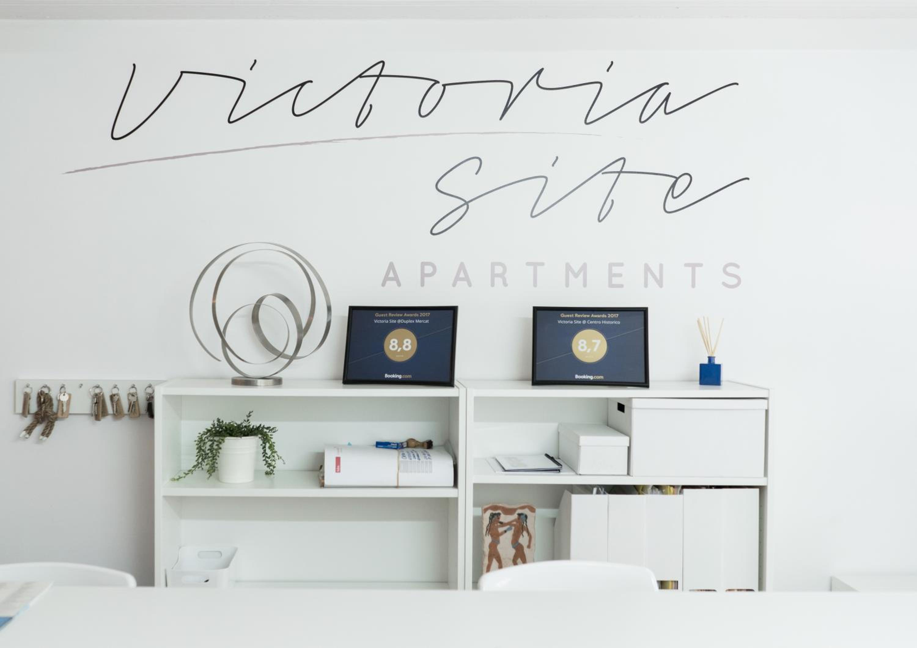 Victoria Site-Luxury Center