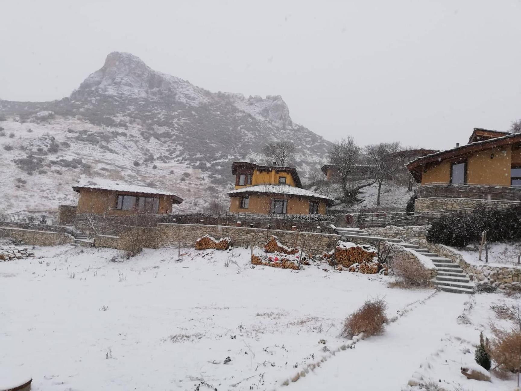 Eco Village Under the Cliffs
