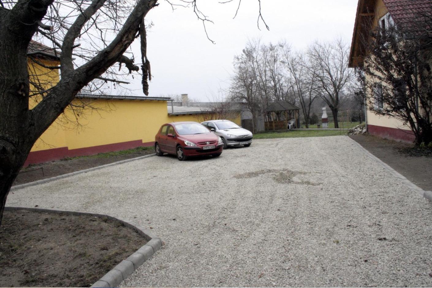 Photo 33