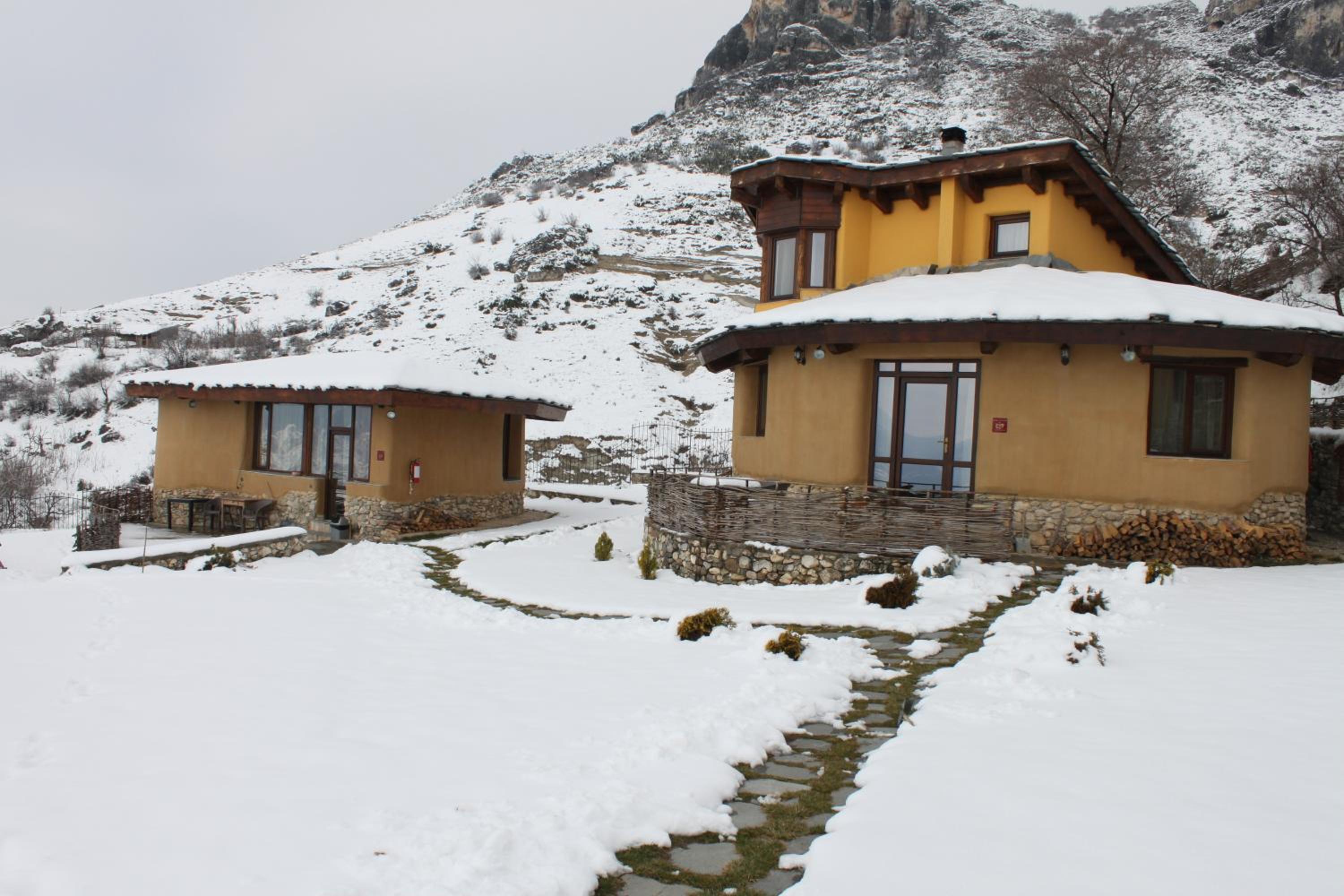 Eco Village Under the Cliffs