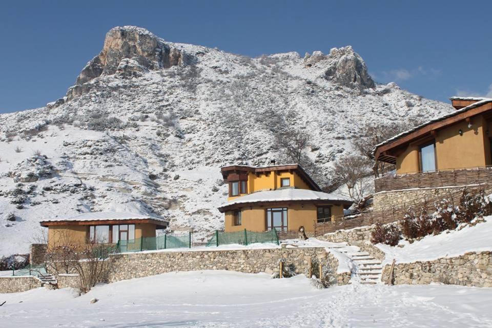 Eco Village Under the Cliffs