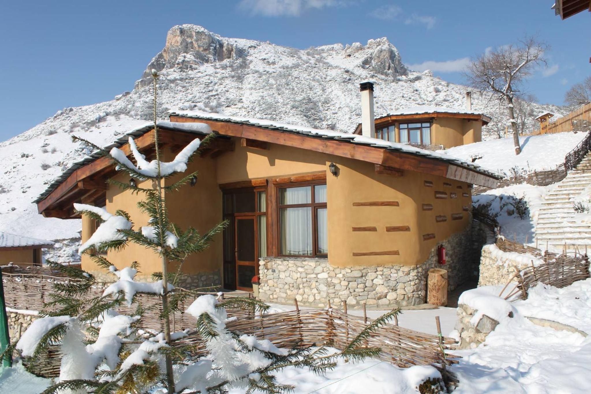 Eco Village Under the Cliffs