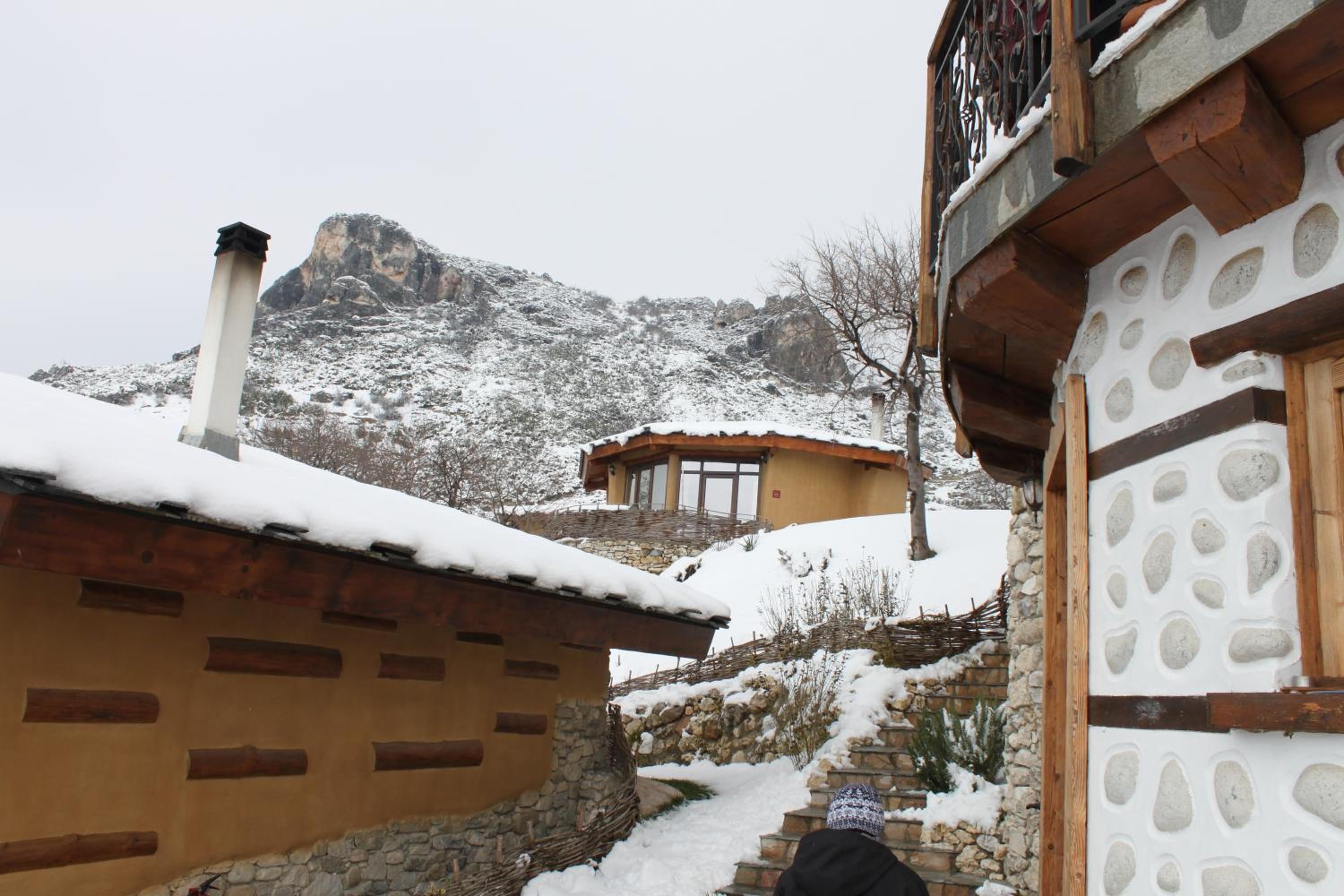 Eco Village Under the Cliffs