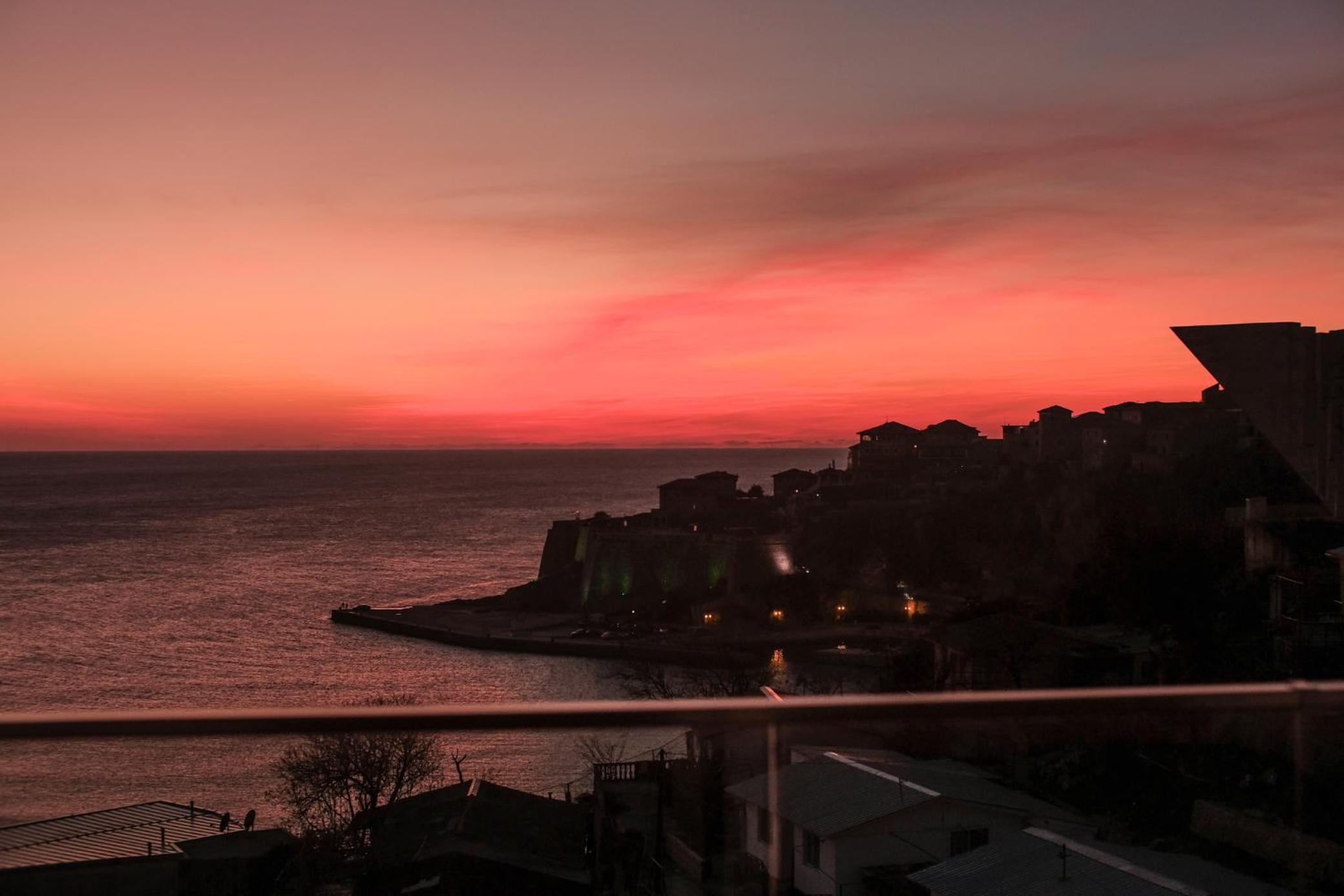 Sunset Apartments photo 5