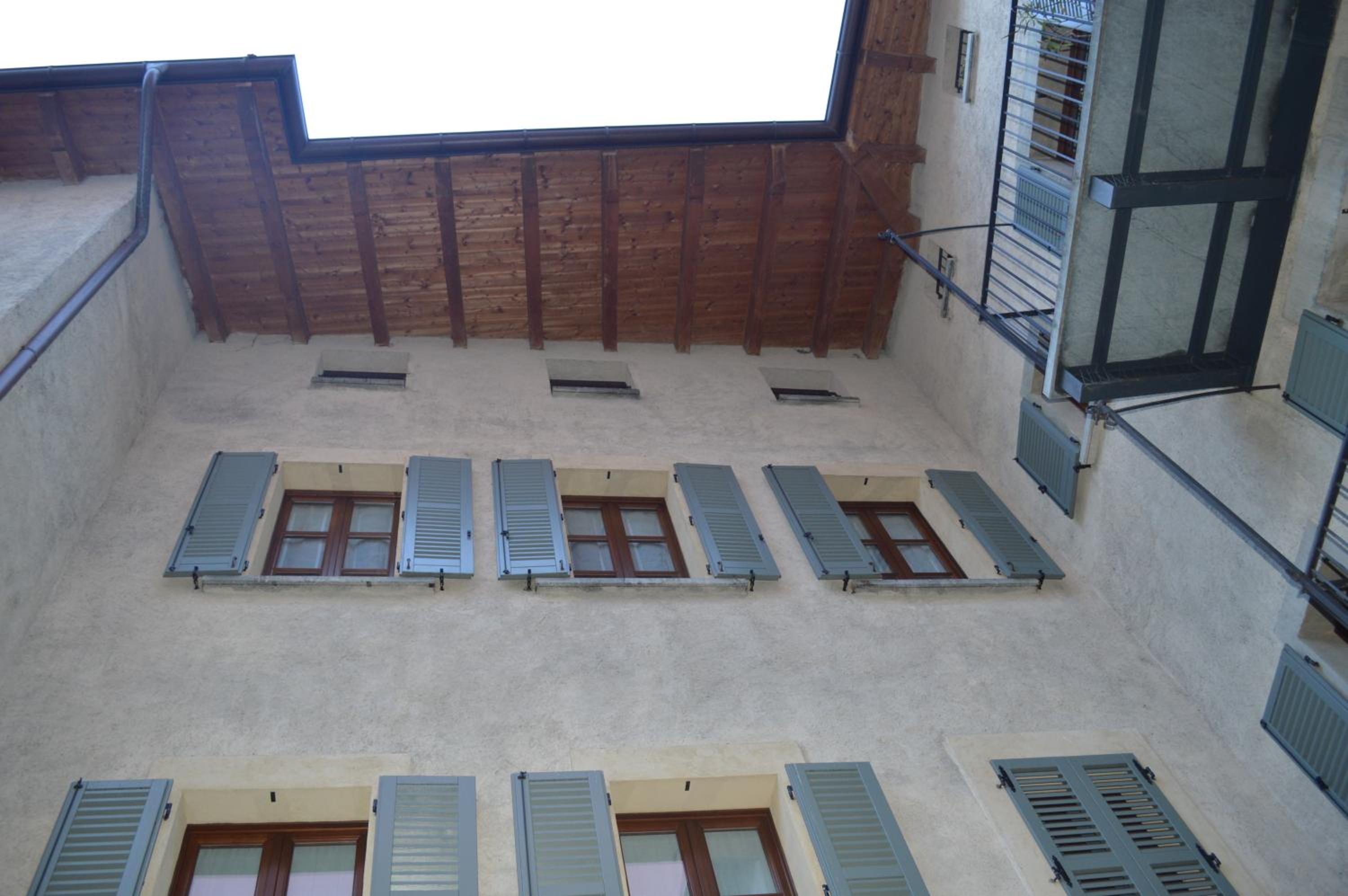 Parravicini Red Flower apartment view 2