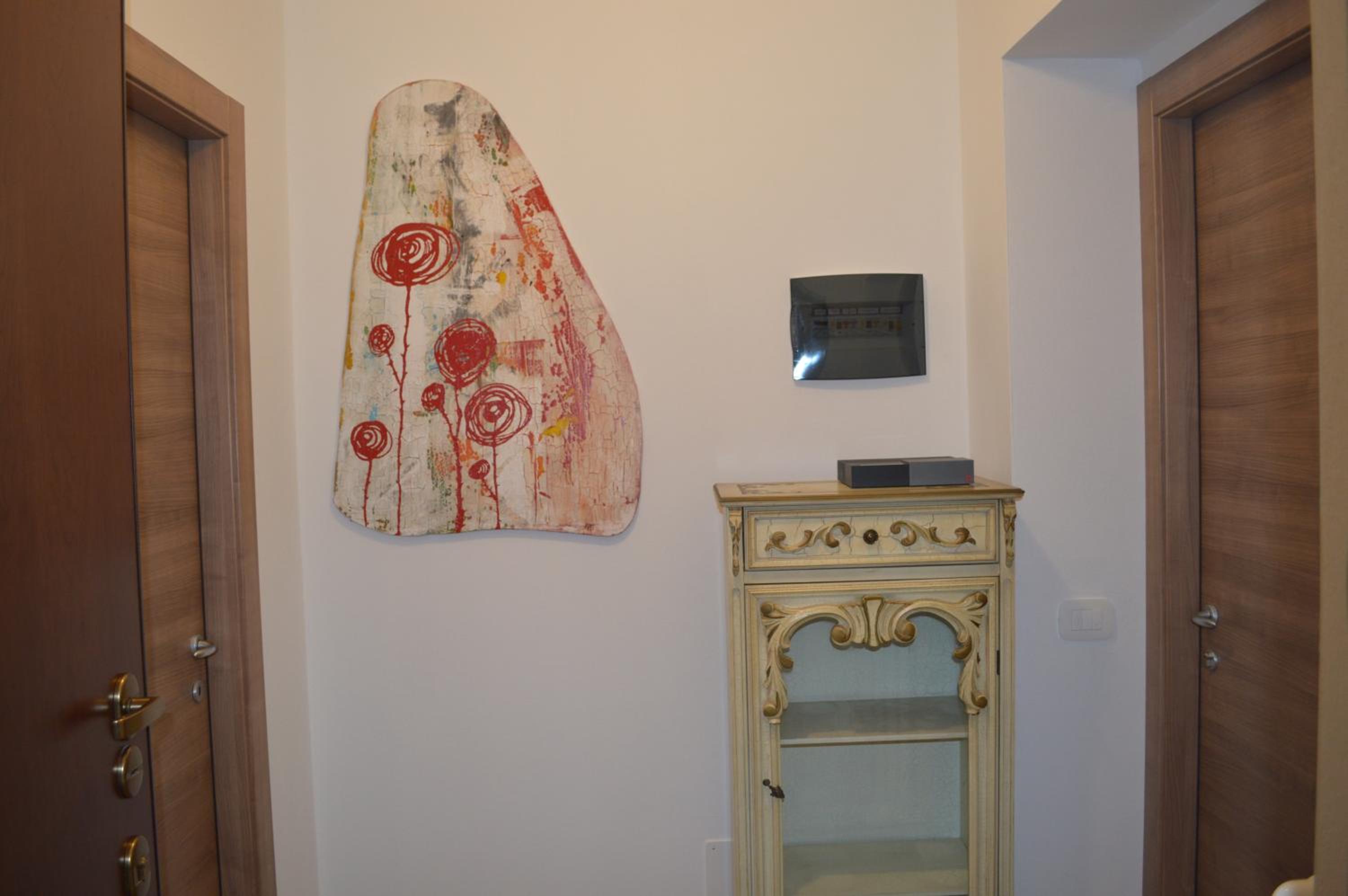 Parravicini Red Flower apartment view 3