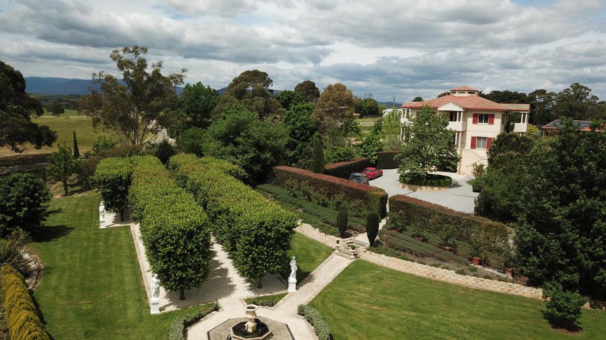 The Gatehouse at Villa Raedward