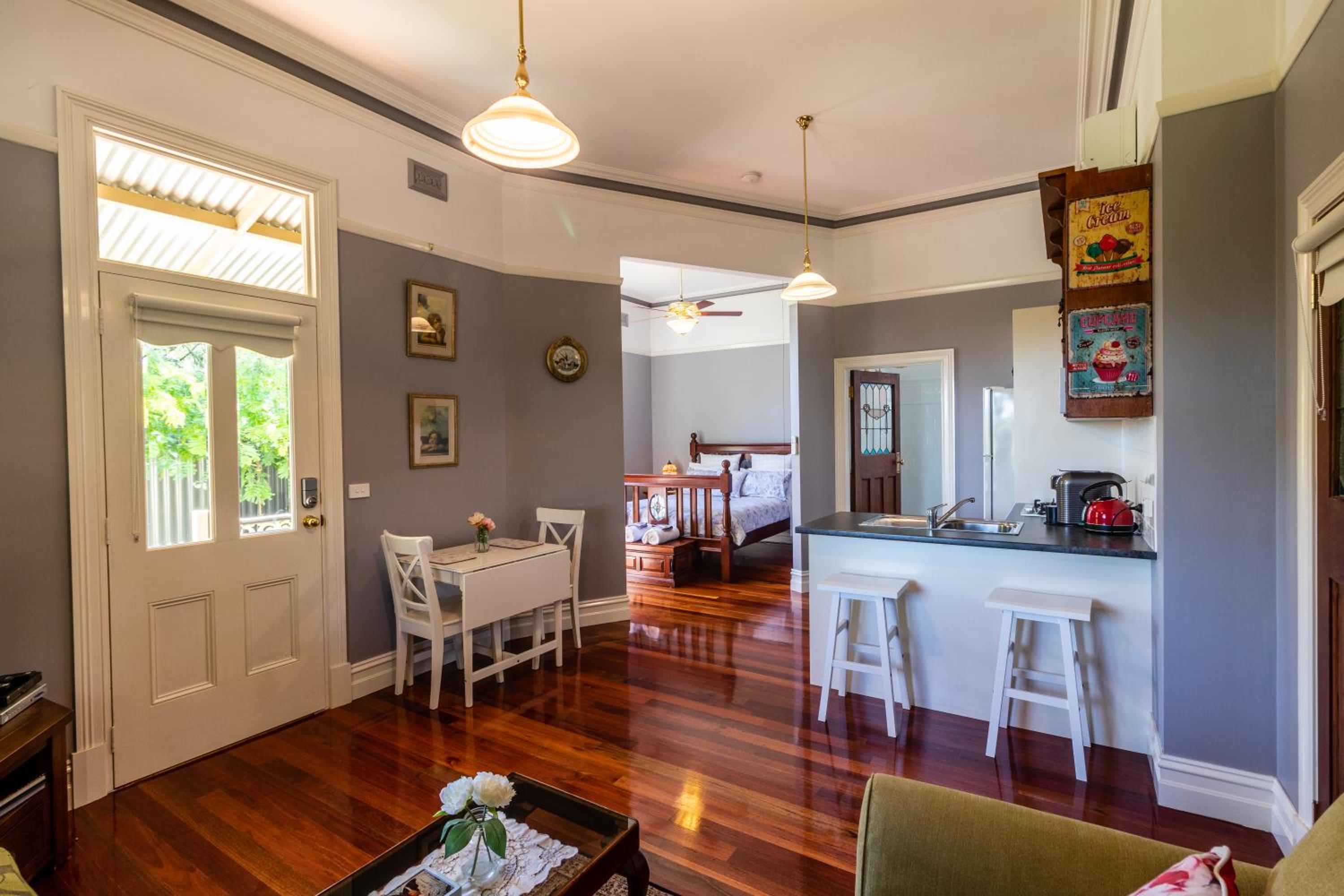 The Oaks Lilydale Accommodation