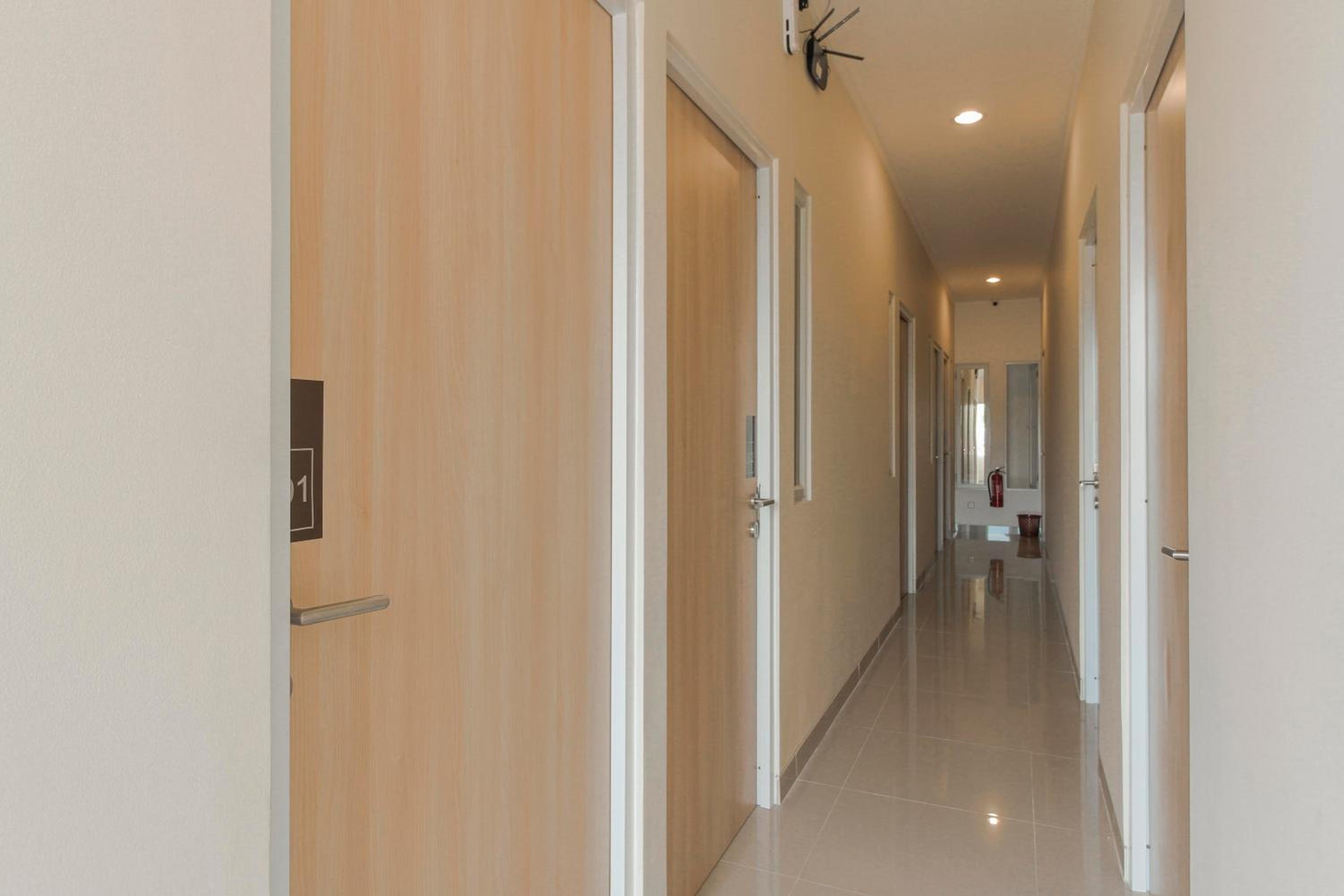 RedDoorz near Soekarno Hatta Airport view 4