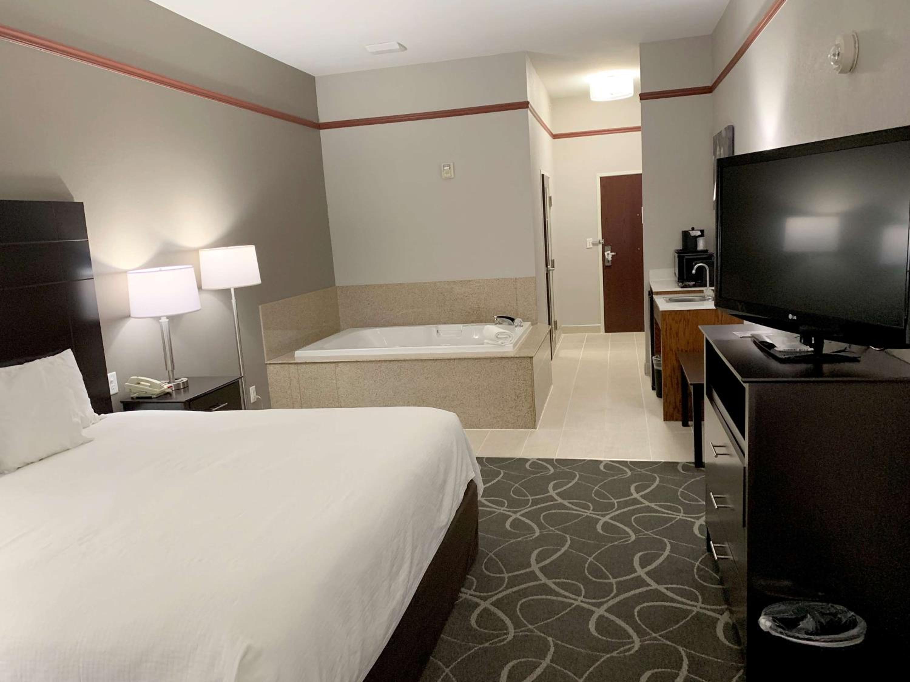 Best Western Limestone Inn and Suites