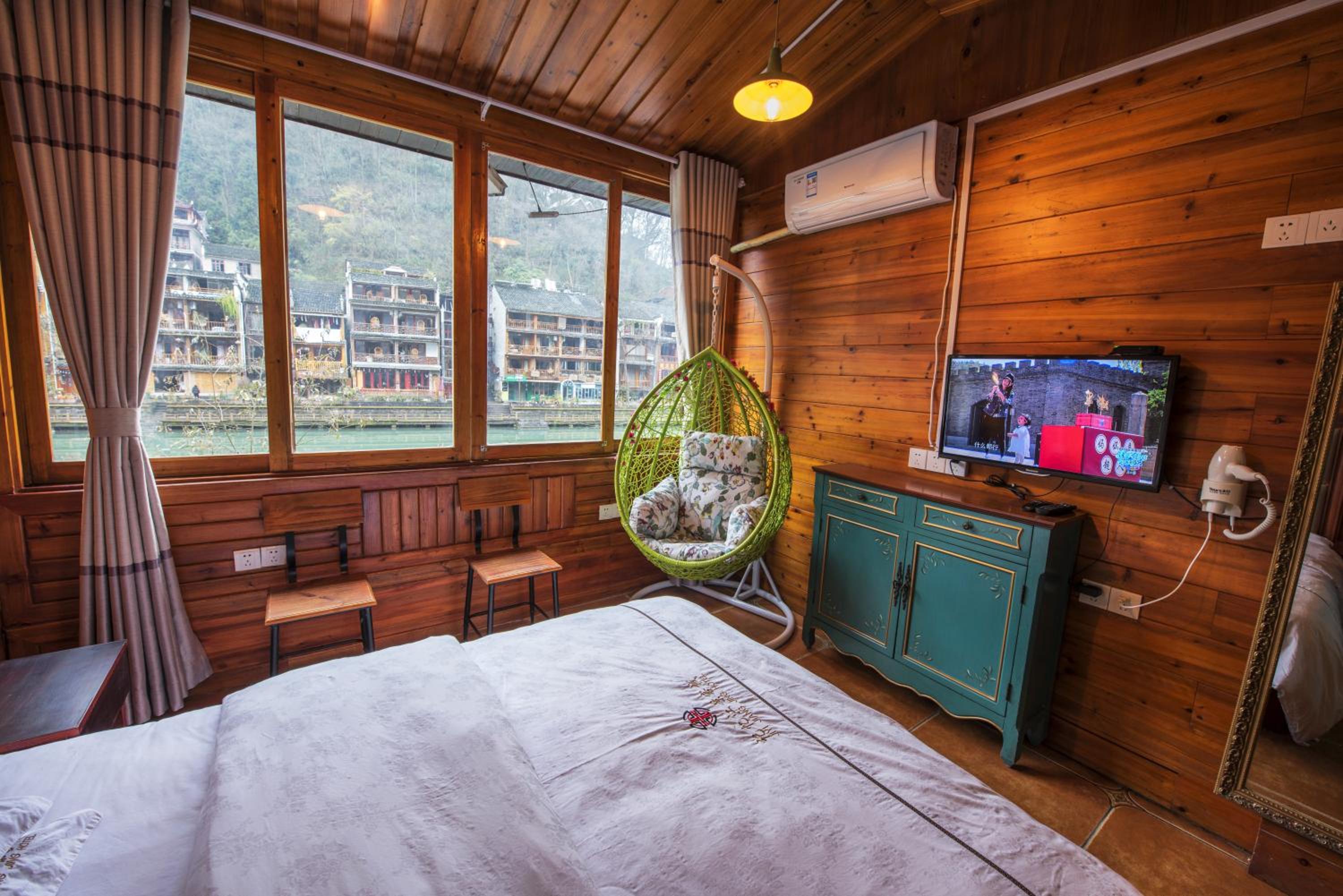 Phoenix Fuyuan Villa Riverside Hotel
