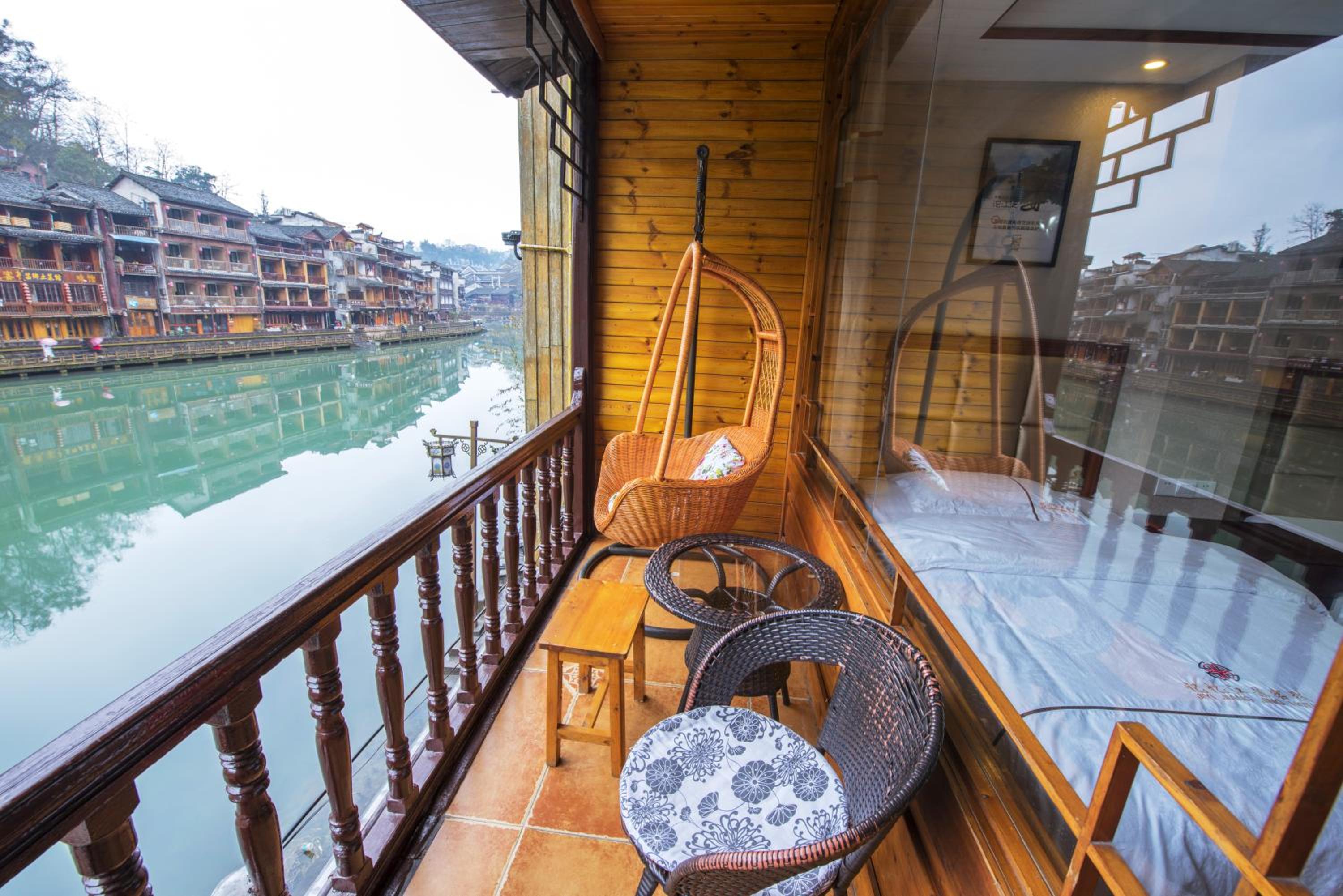 Phoenix Fuyuan Villa Riverside Hotel