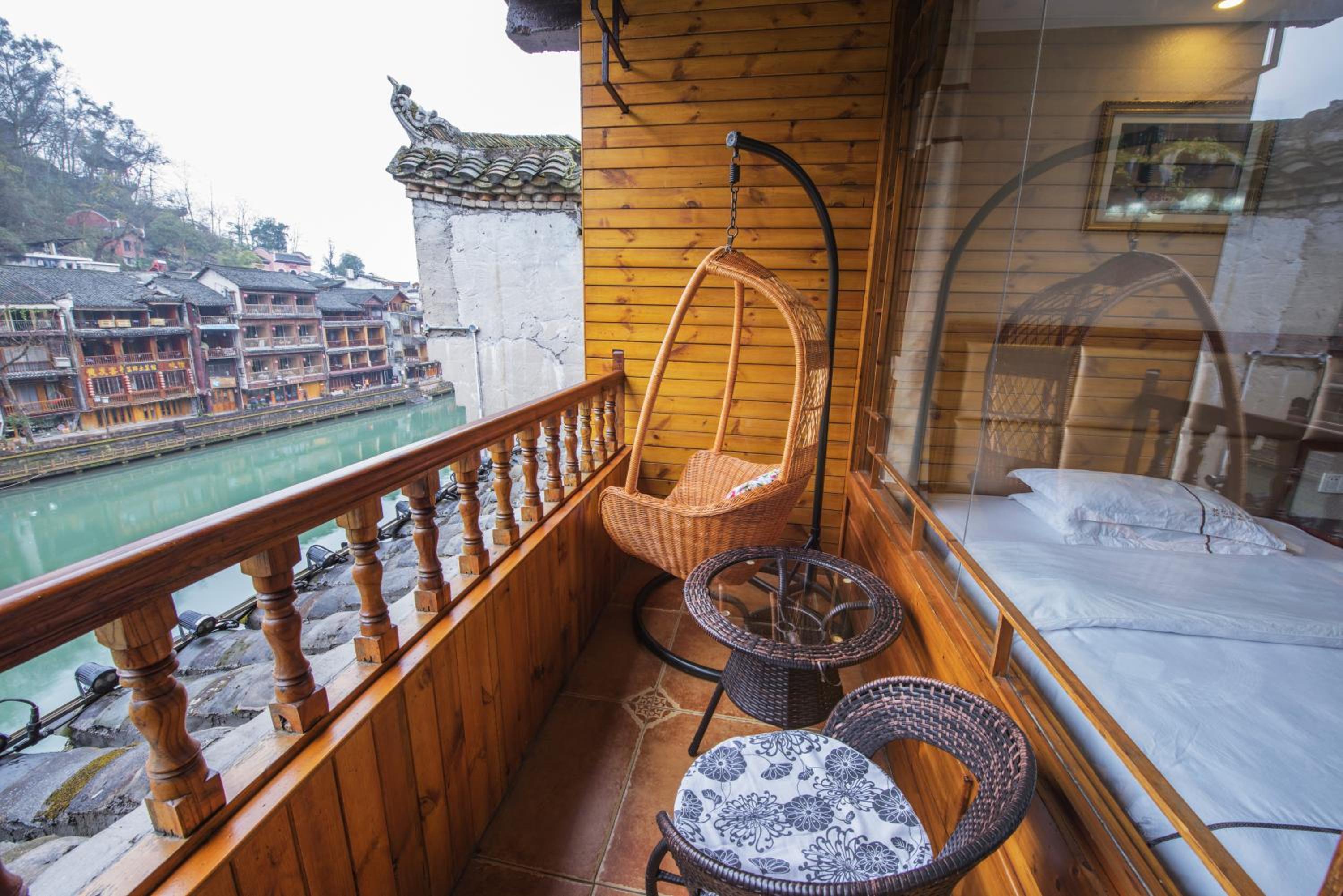 Phoenix Fuyuan Villa Riverside Hotel