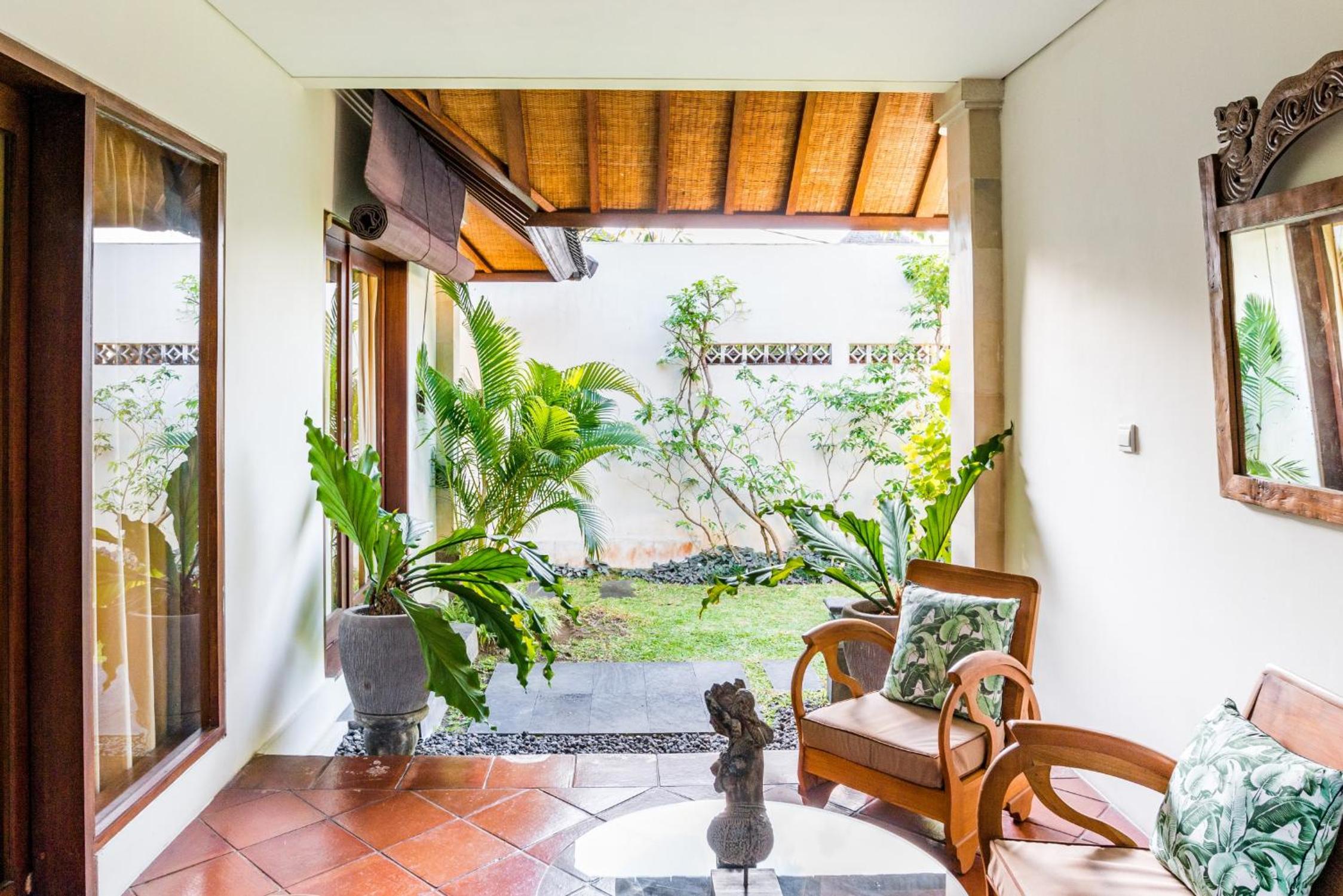 Spacious 4BR Private Estate w-Big Garden and Pool Central Seminyak
