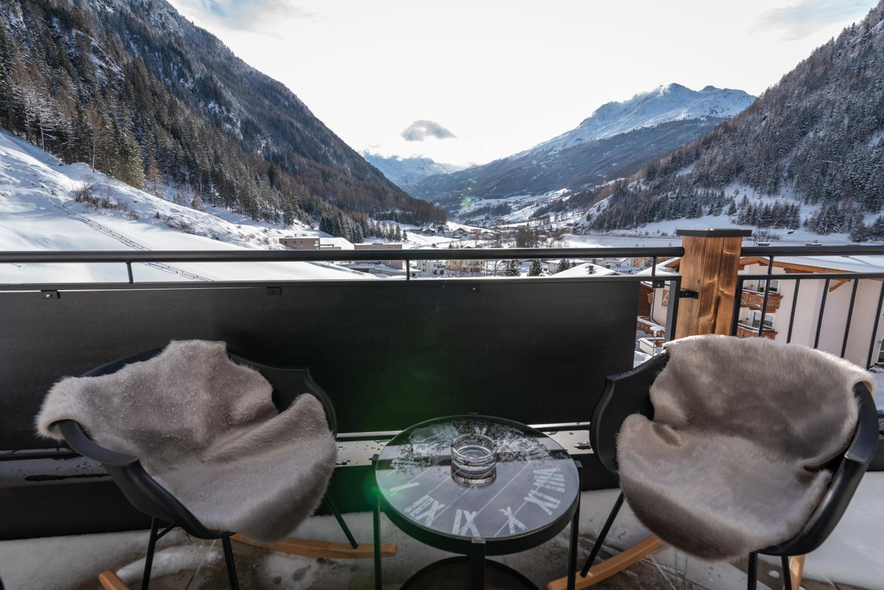 A CASA Rubin Chalet & Studio Resort