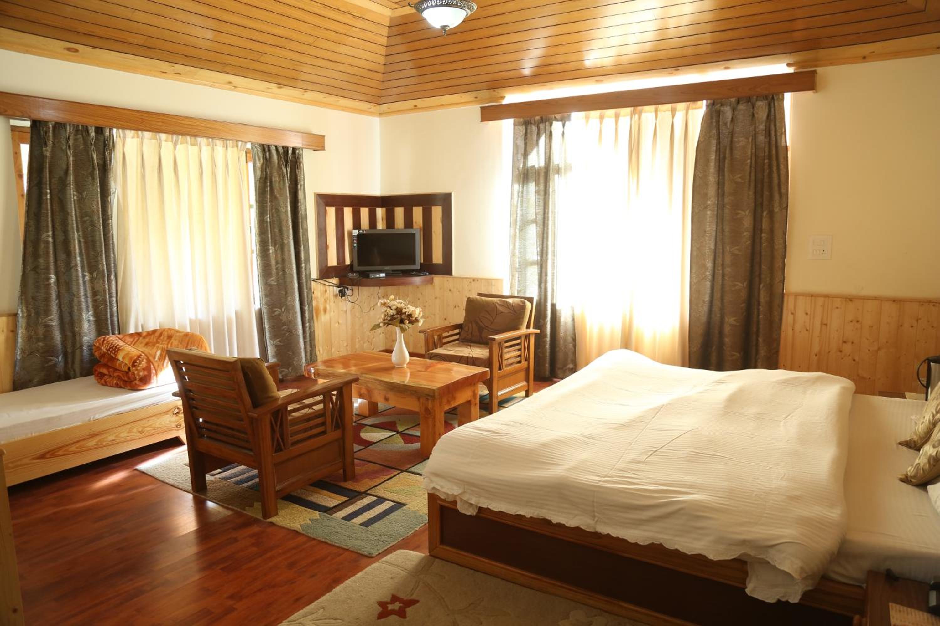 Hotel Mountain Trail Manali