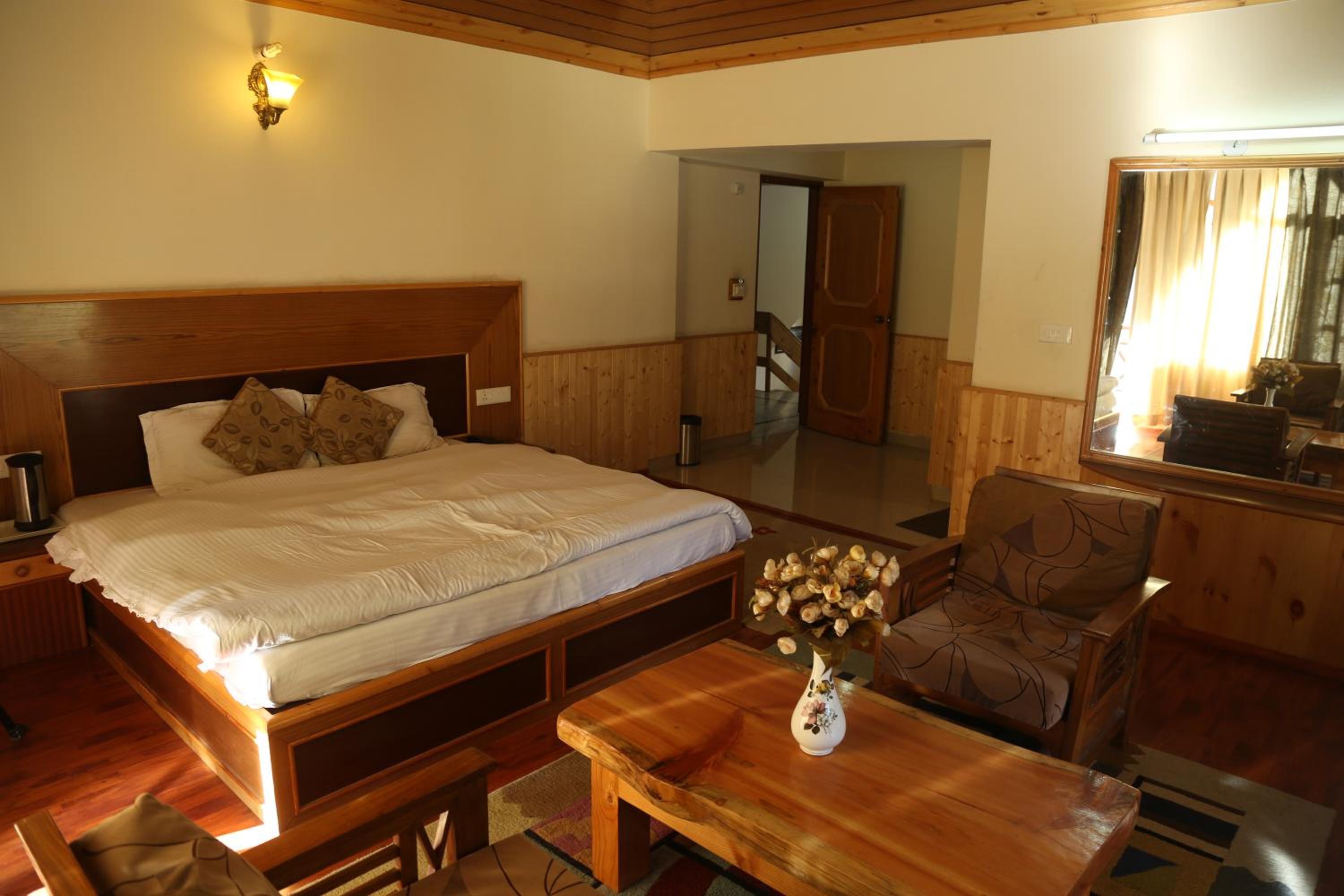 Hotel Mountain Trail Manali