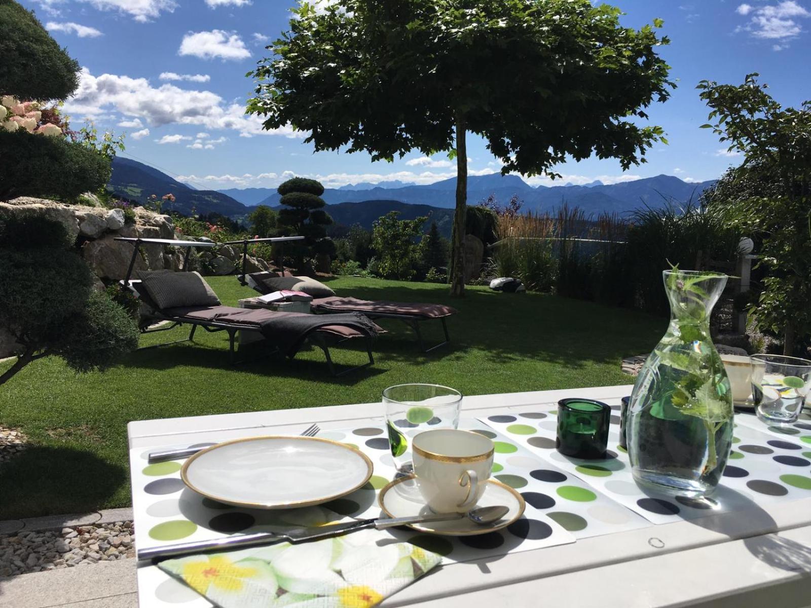 Weisse Villa am Millstätter See