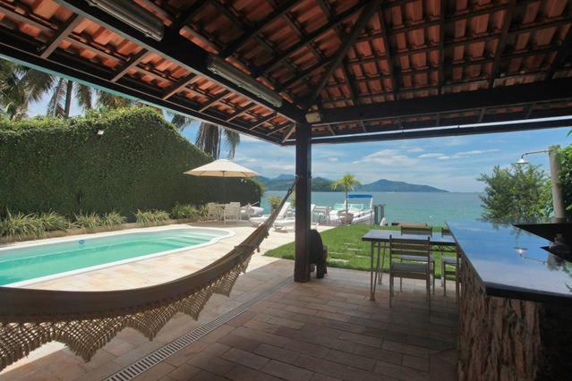 CASA MARAVILHOSA à BEIRA MAR EM ANGRA DOS REIS