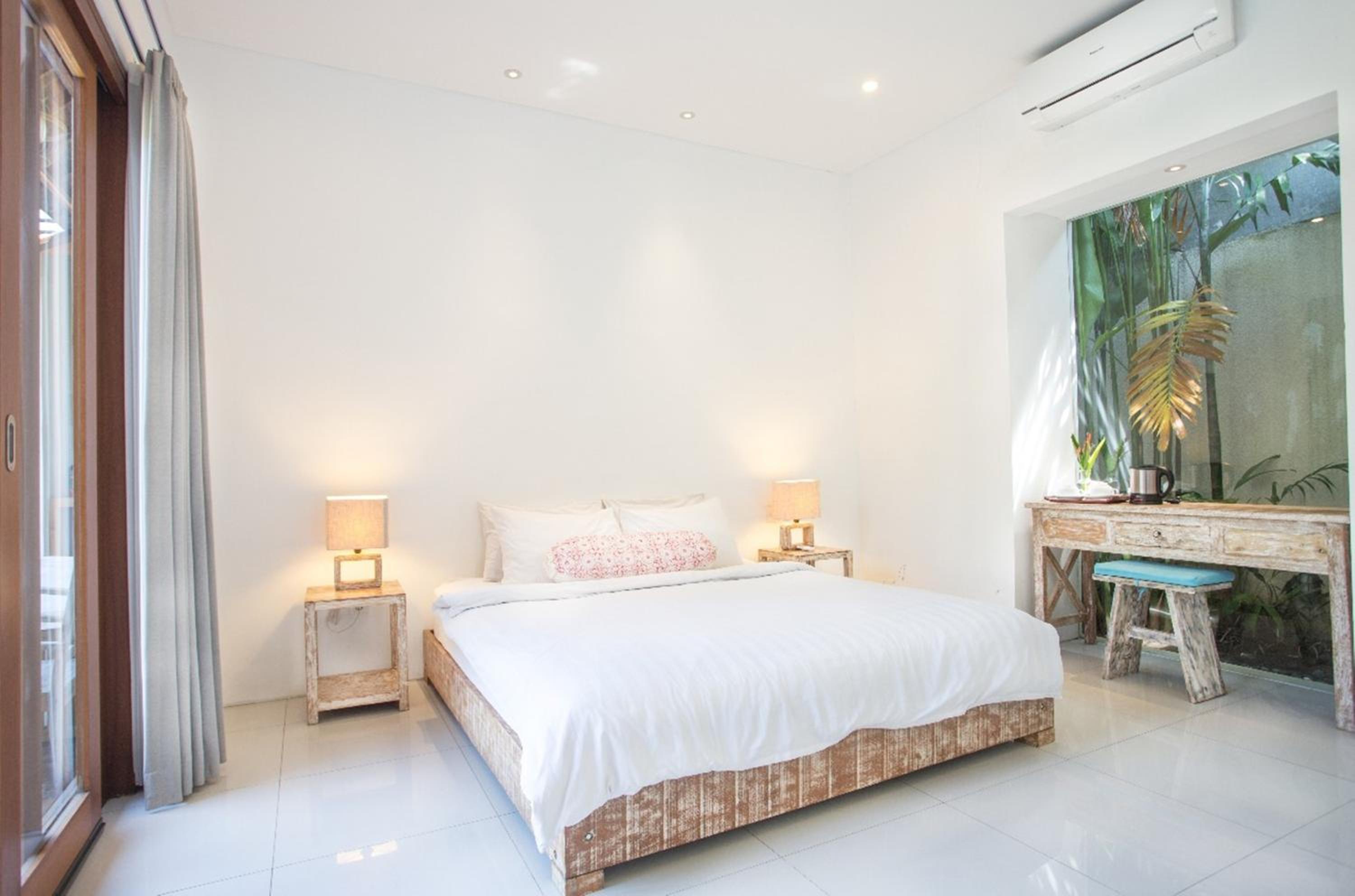 Family three bed room neil villa private pool view 3