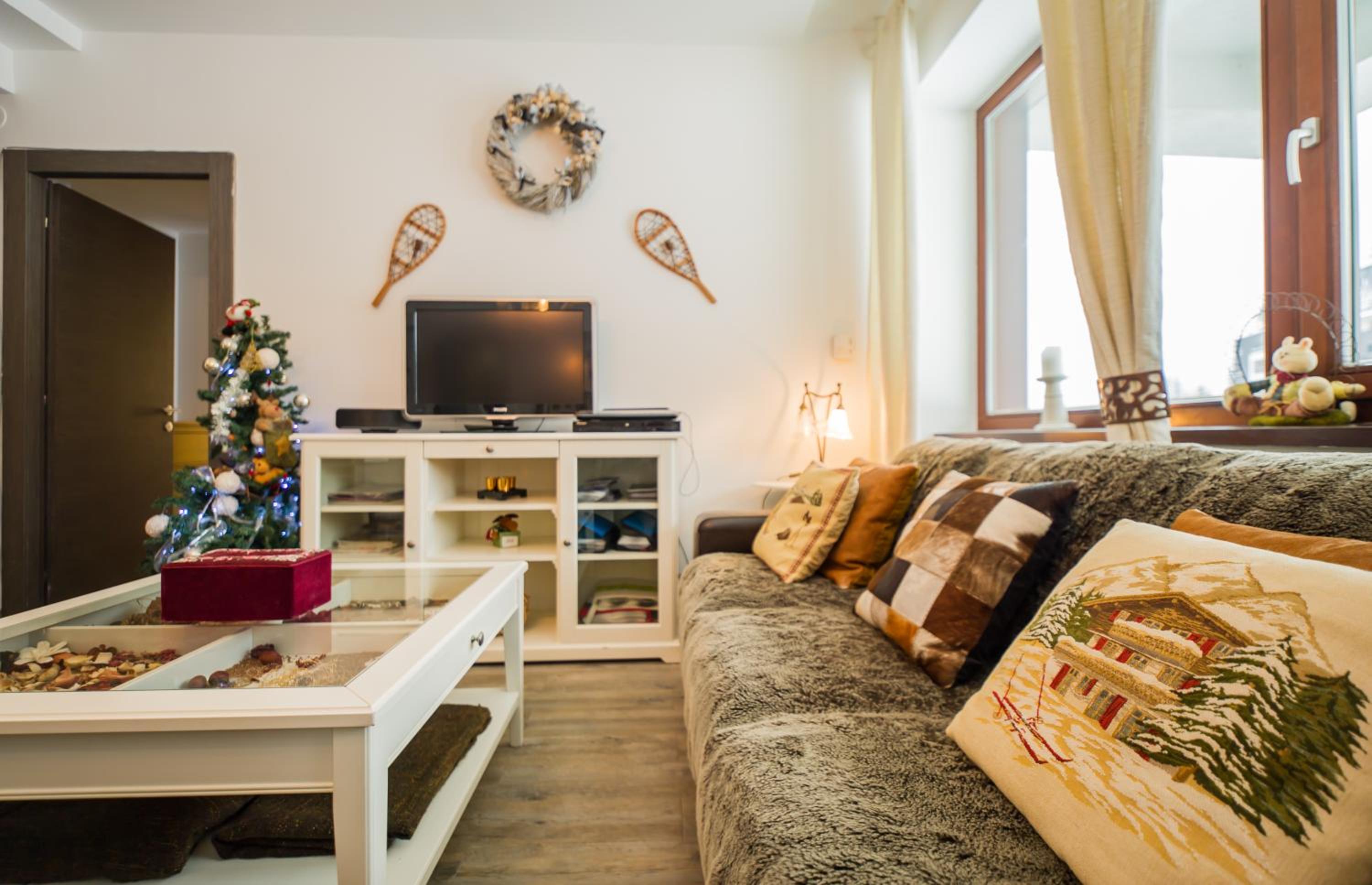 Charming 3-Bedroom Apartment view 3