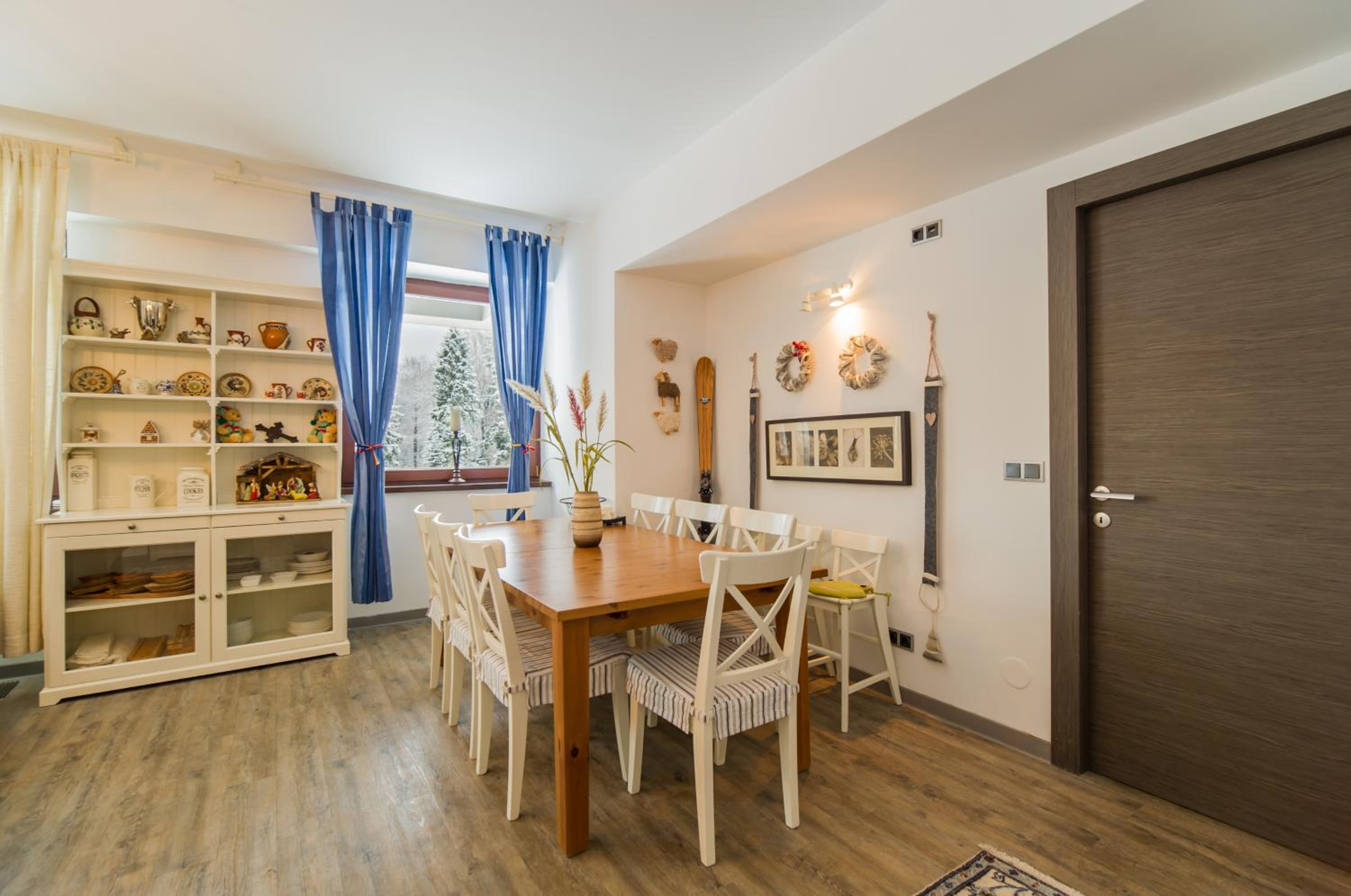 Charming 3-Bedroom Apartment view 4