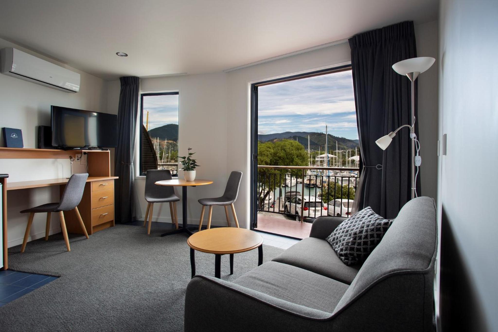 Harbourside Lodge
