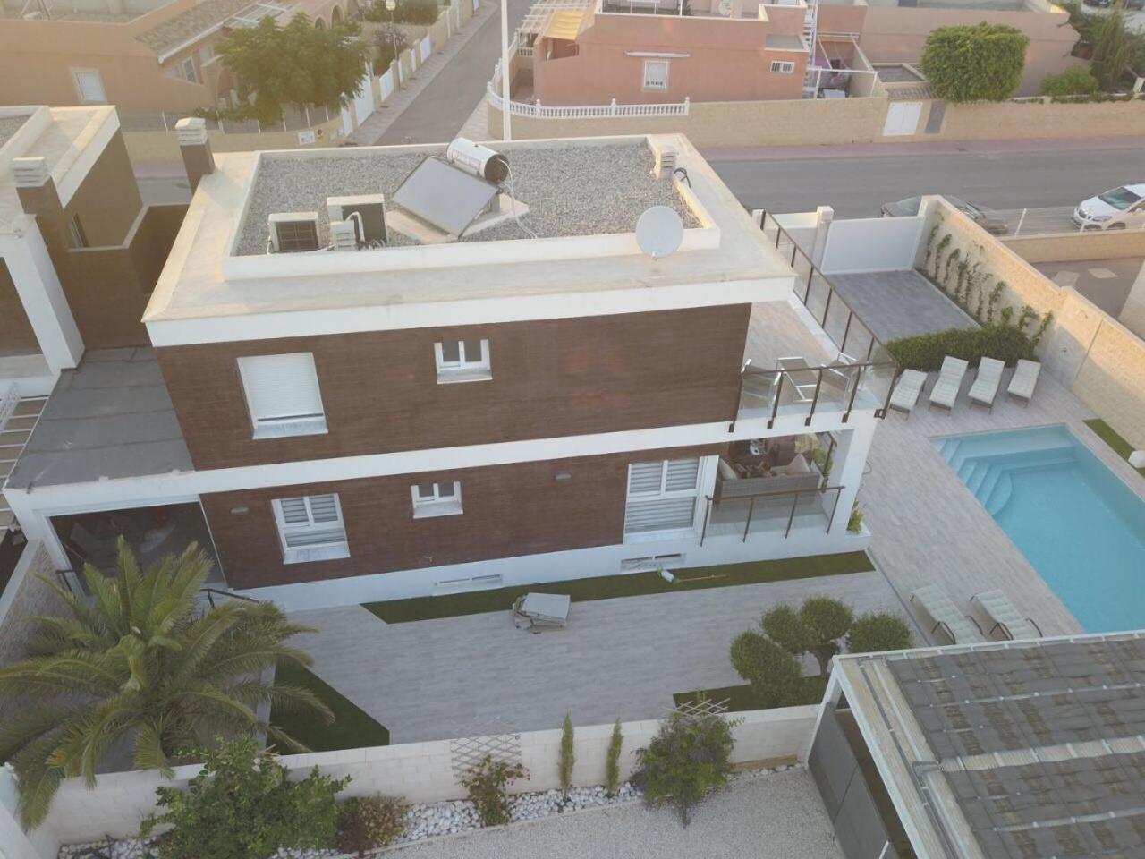 Villa Mondrian view 4