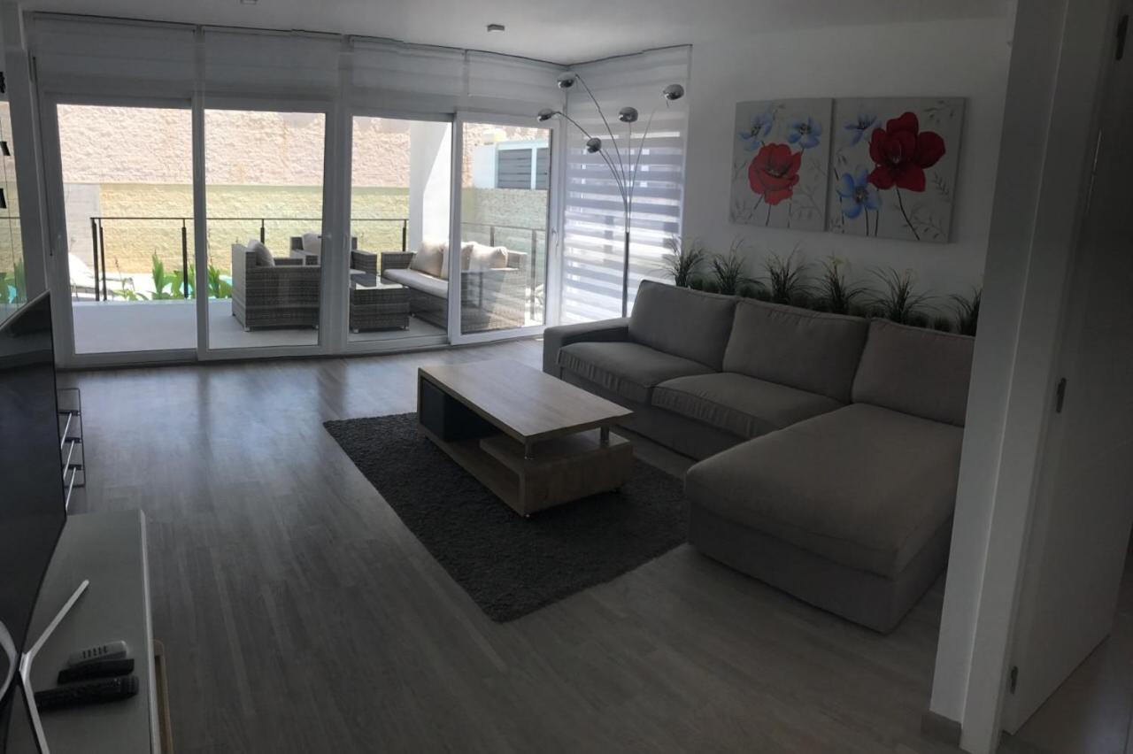 Villa Mondrian view 5