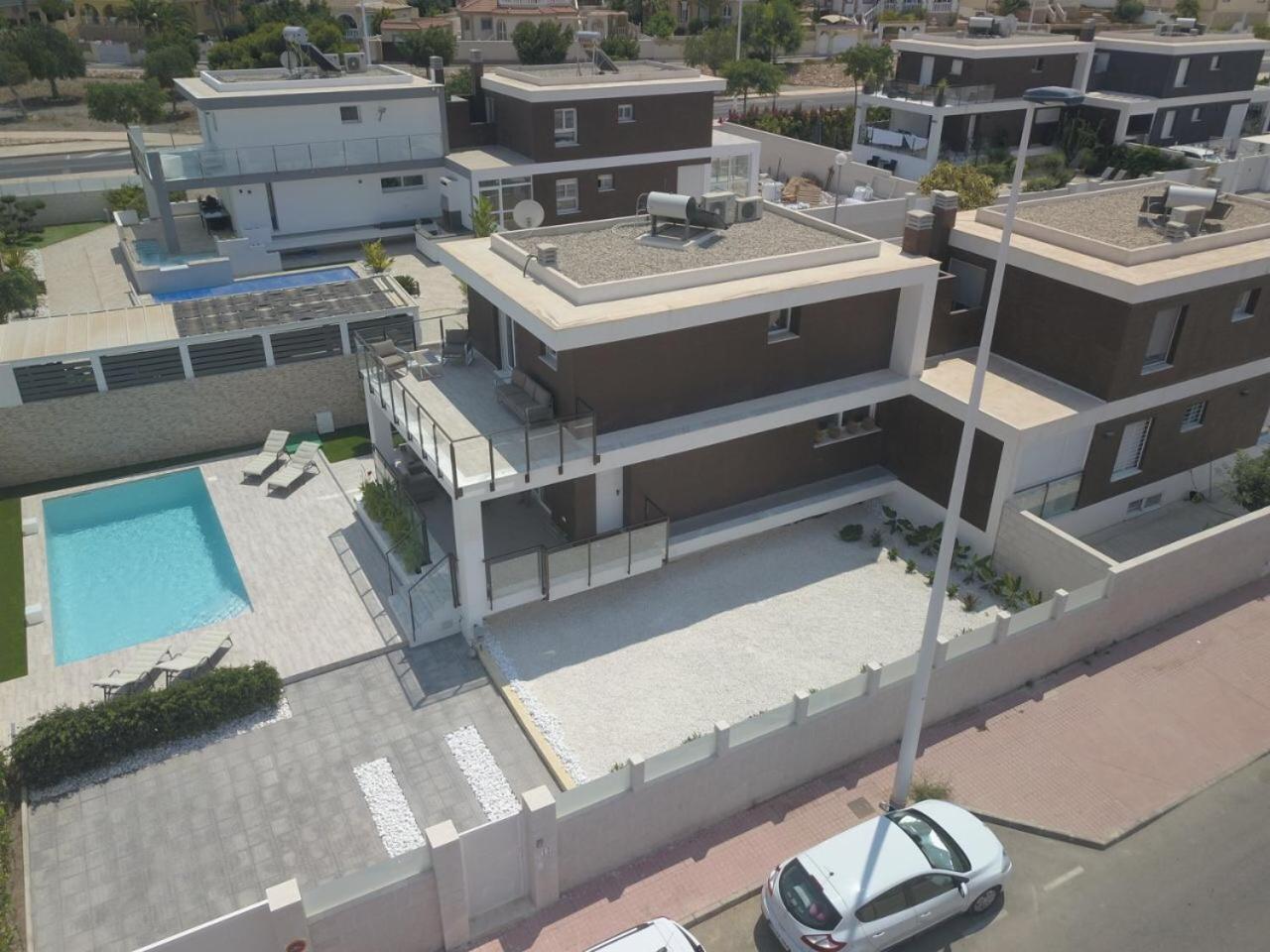 Villa Mondrian view 3