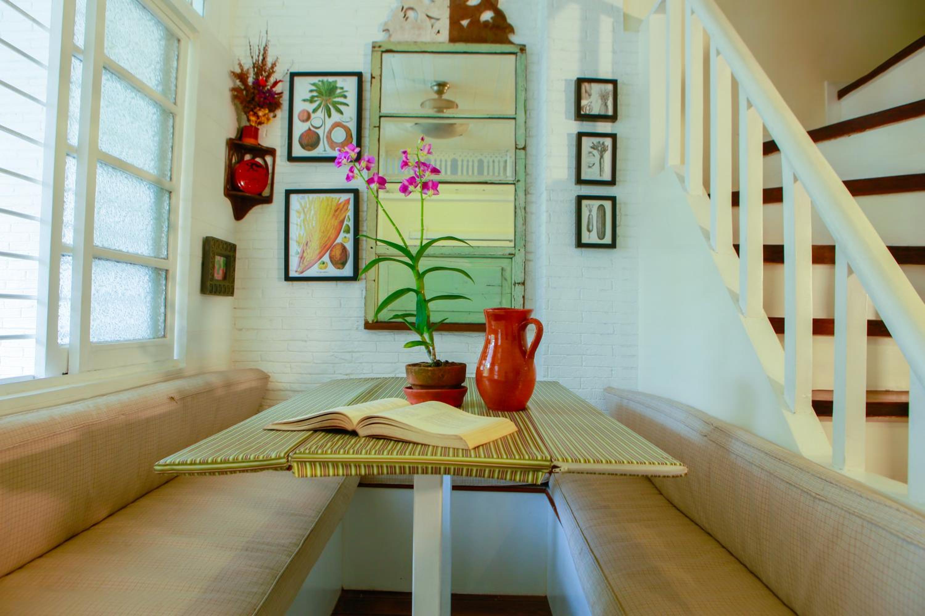 Charming Heritage Home for Group Stays - Check Photo Info
