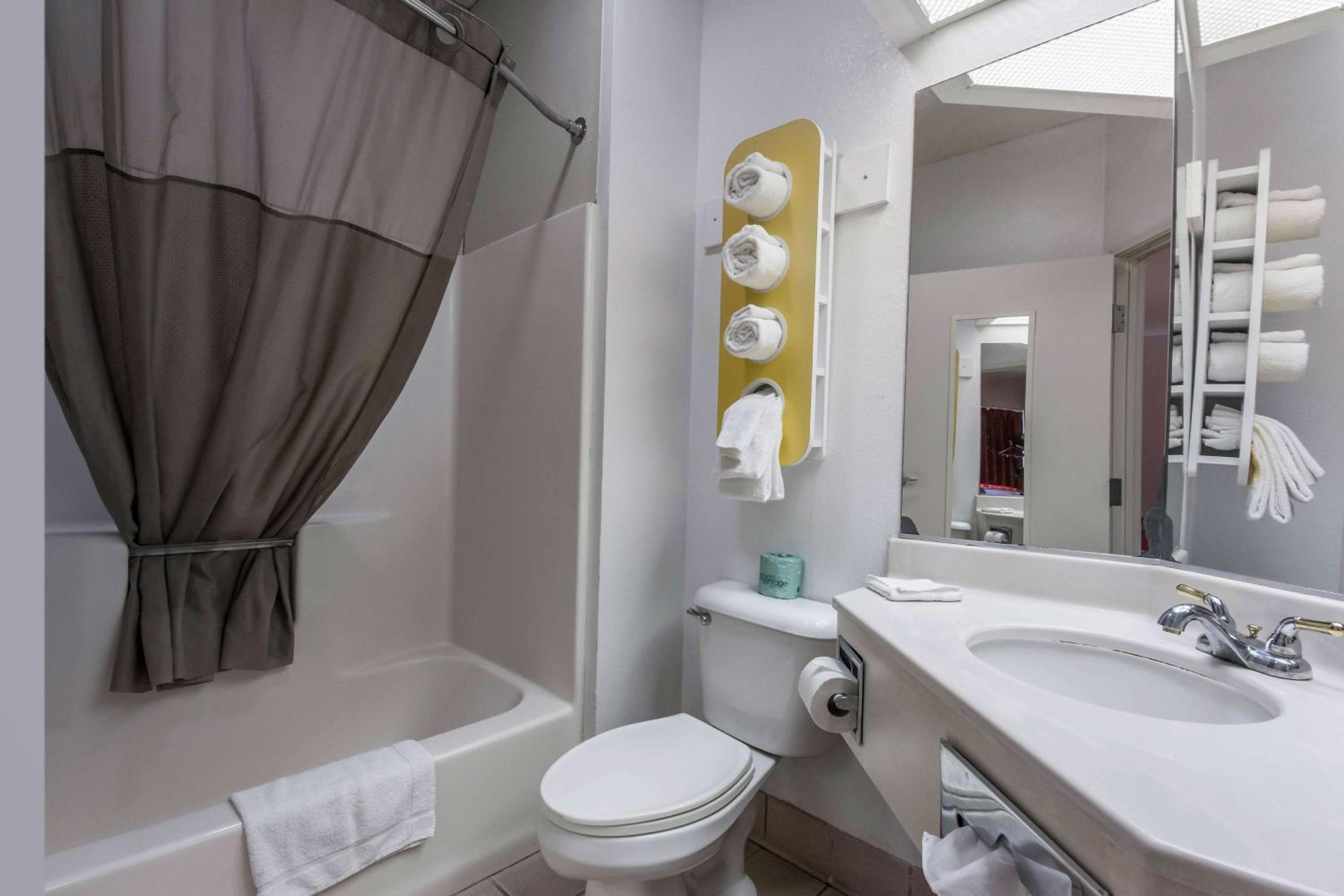 Harrisburg Vacations - Motel 6-Harrisburg, PA - Hershey North - Property Image 3