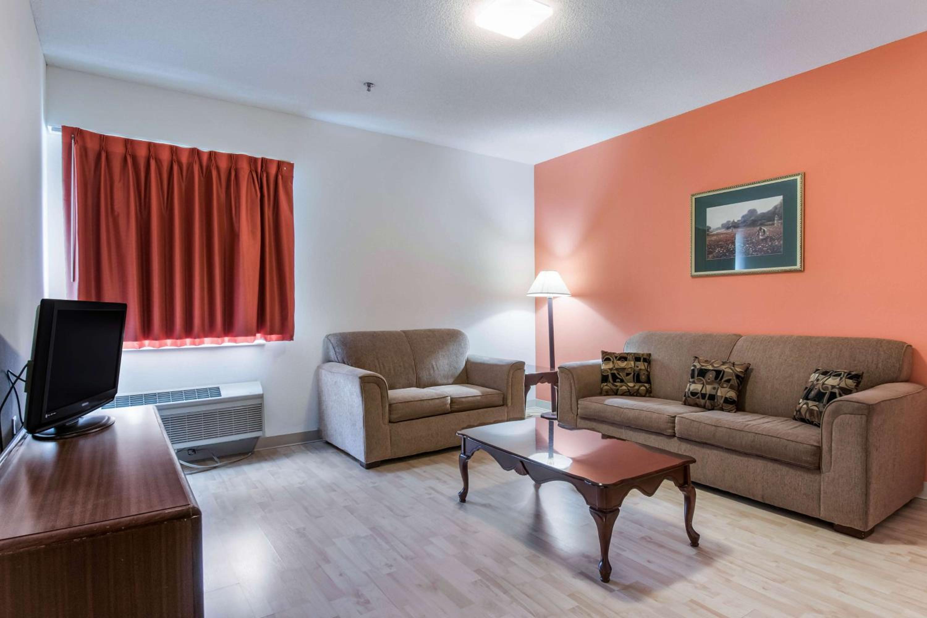 Harrisburg Vacations - Motel 6-Harrisburg, PA - Hershey North - Property Image 2