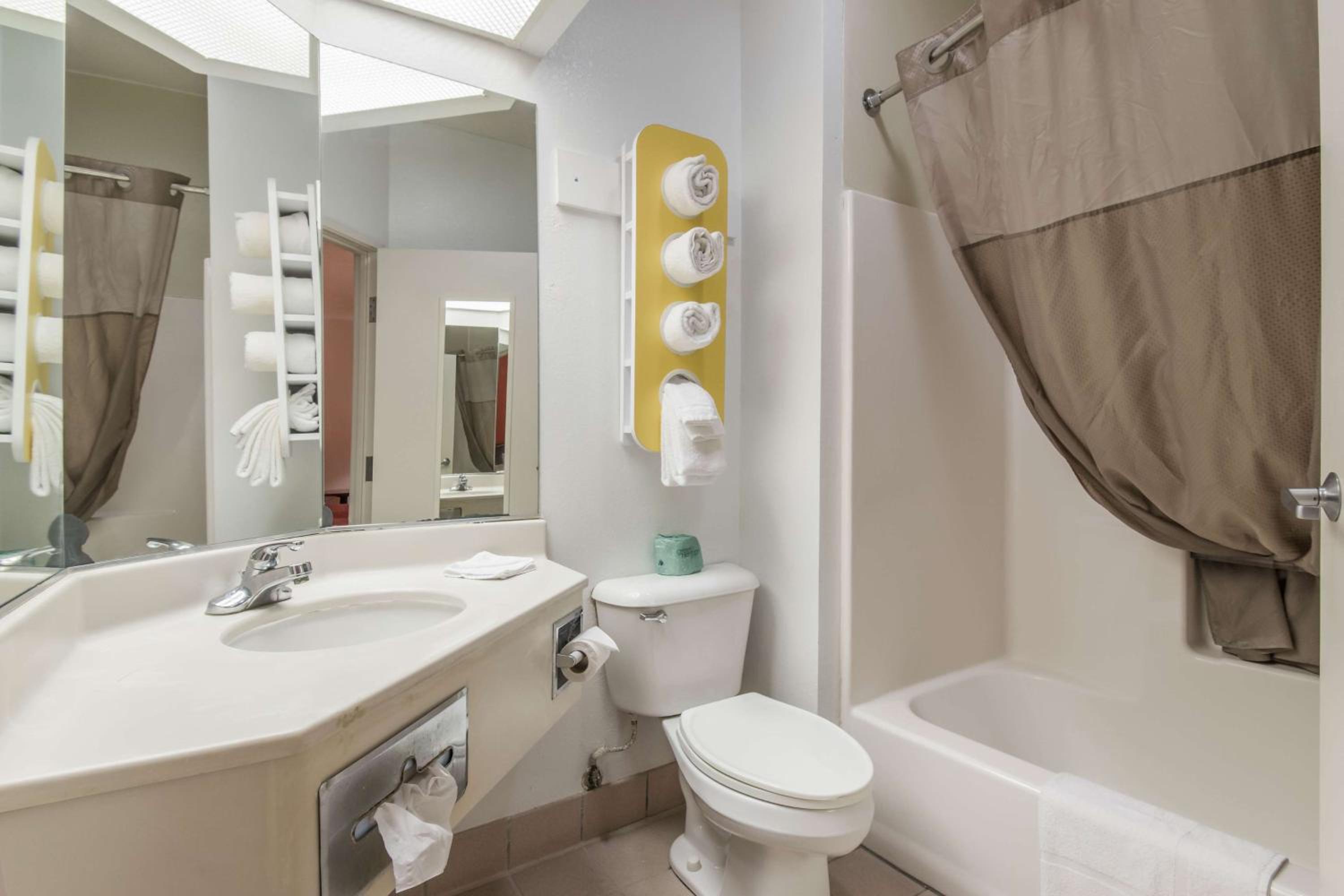 Harrisburg Vacations - Motel 6-Harrisburg, PA - Hershey North - Property Image 4