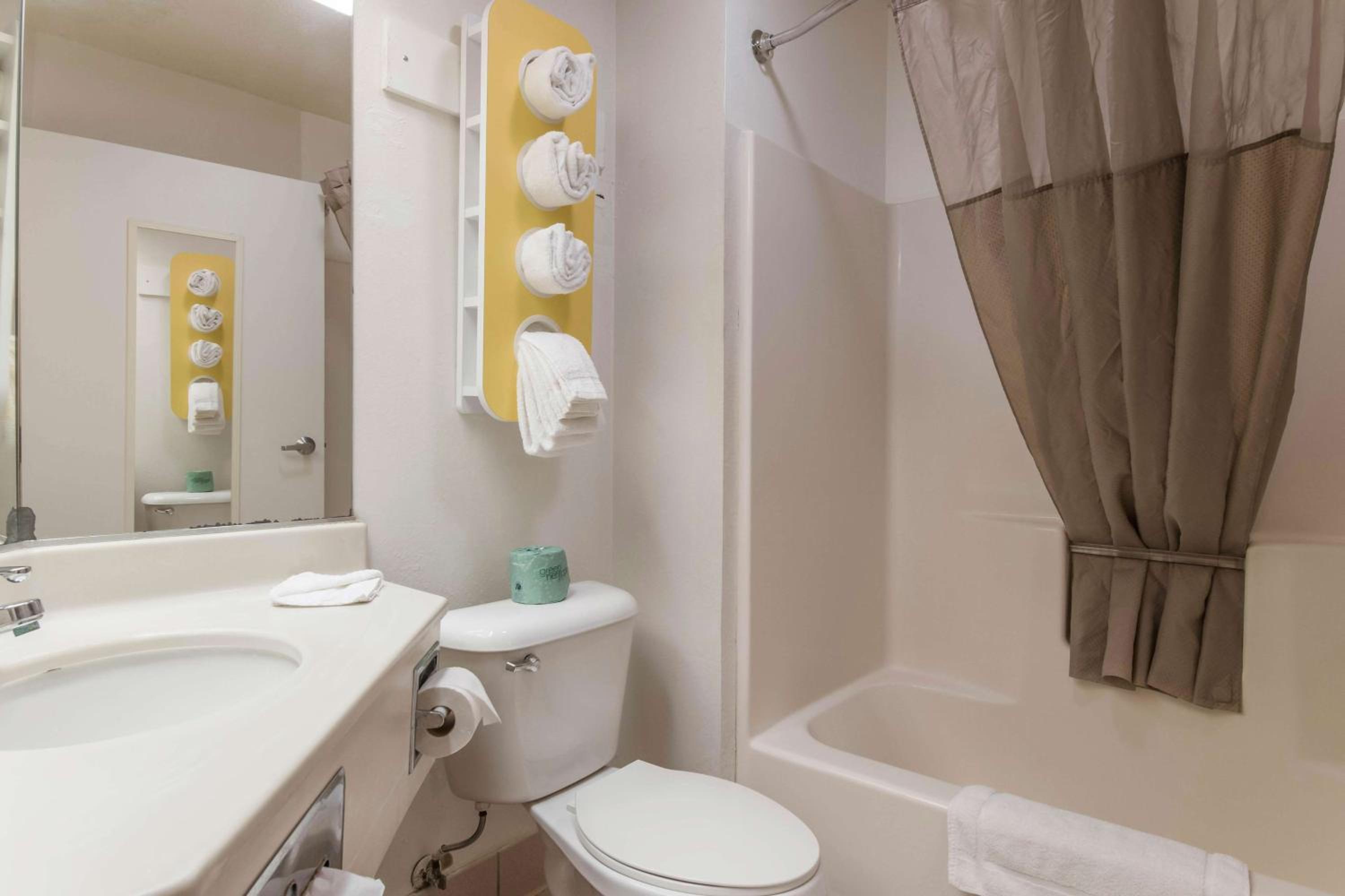 Harrisburg Vacations - Motel 6-Harrisburg, PA - Hershey North - Property Image 5