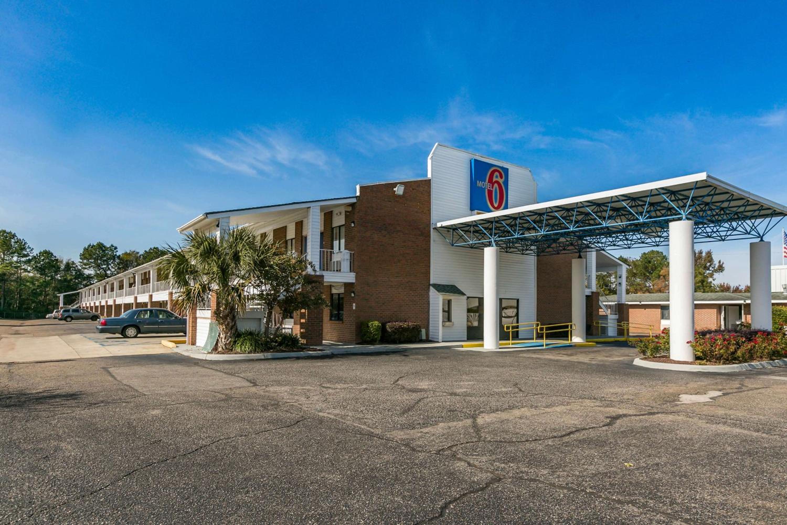 Motel 6-Dothan, AL