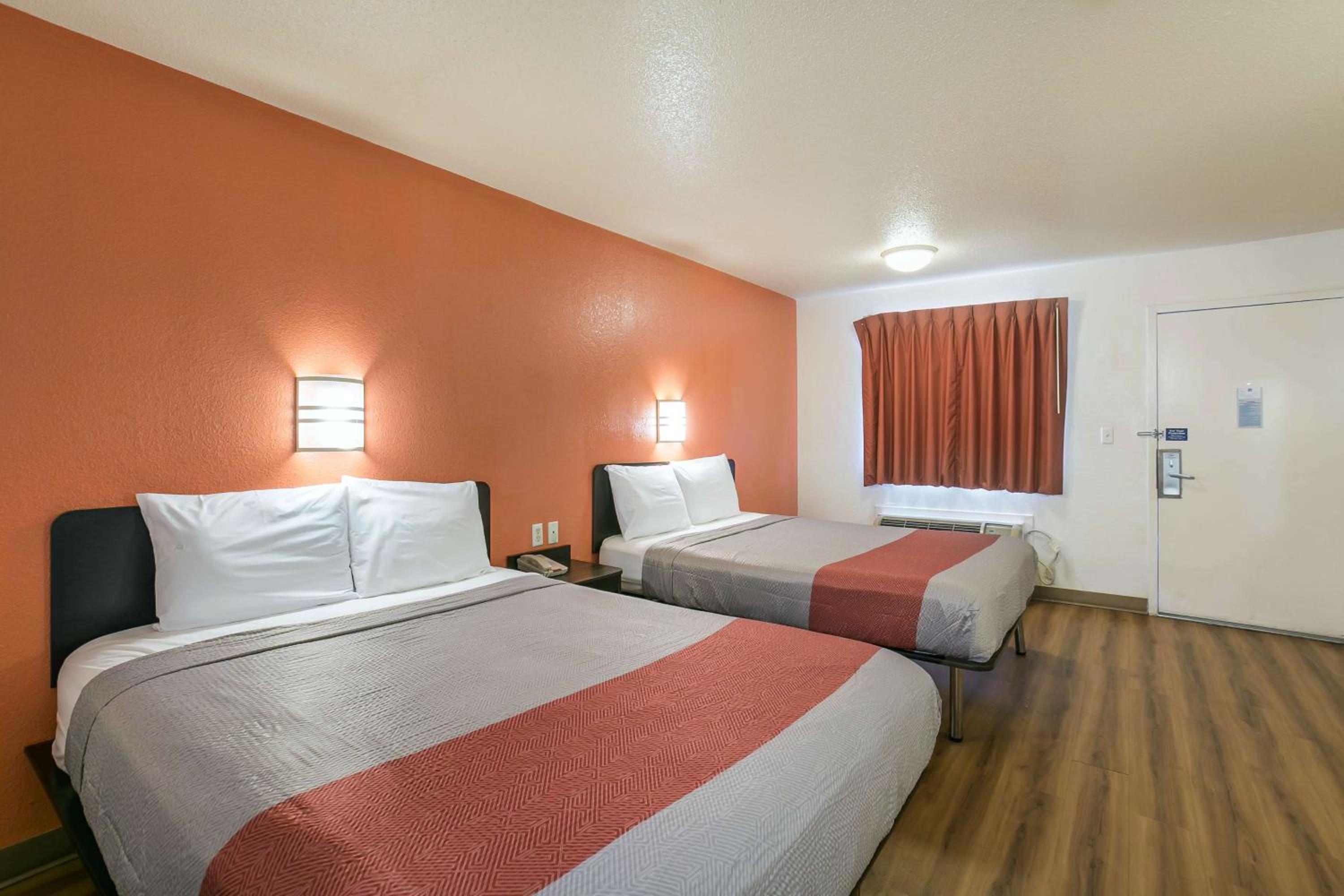 Motel 6-Dothan, AL