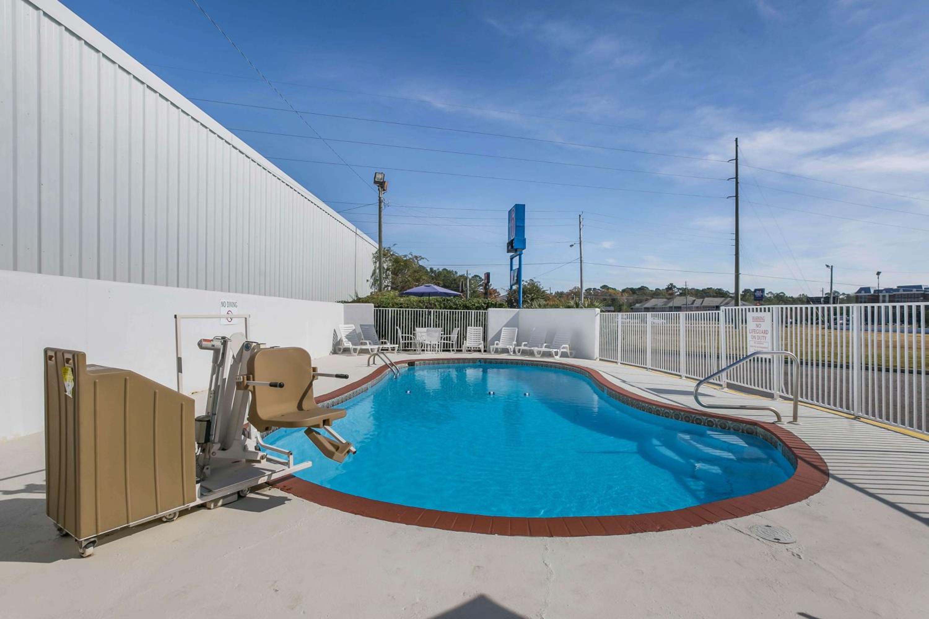 Motel 6-Dothan, AL