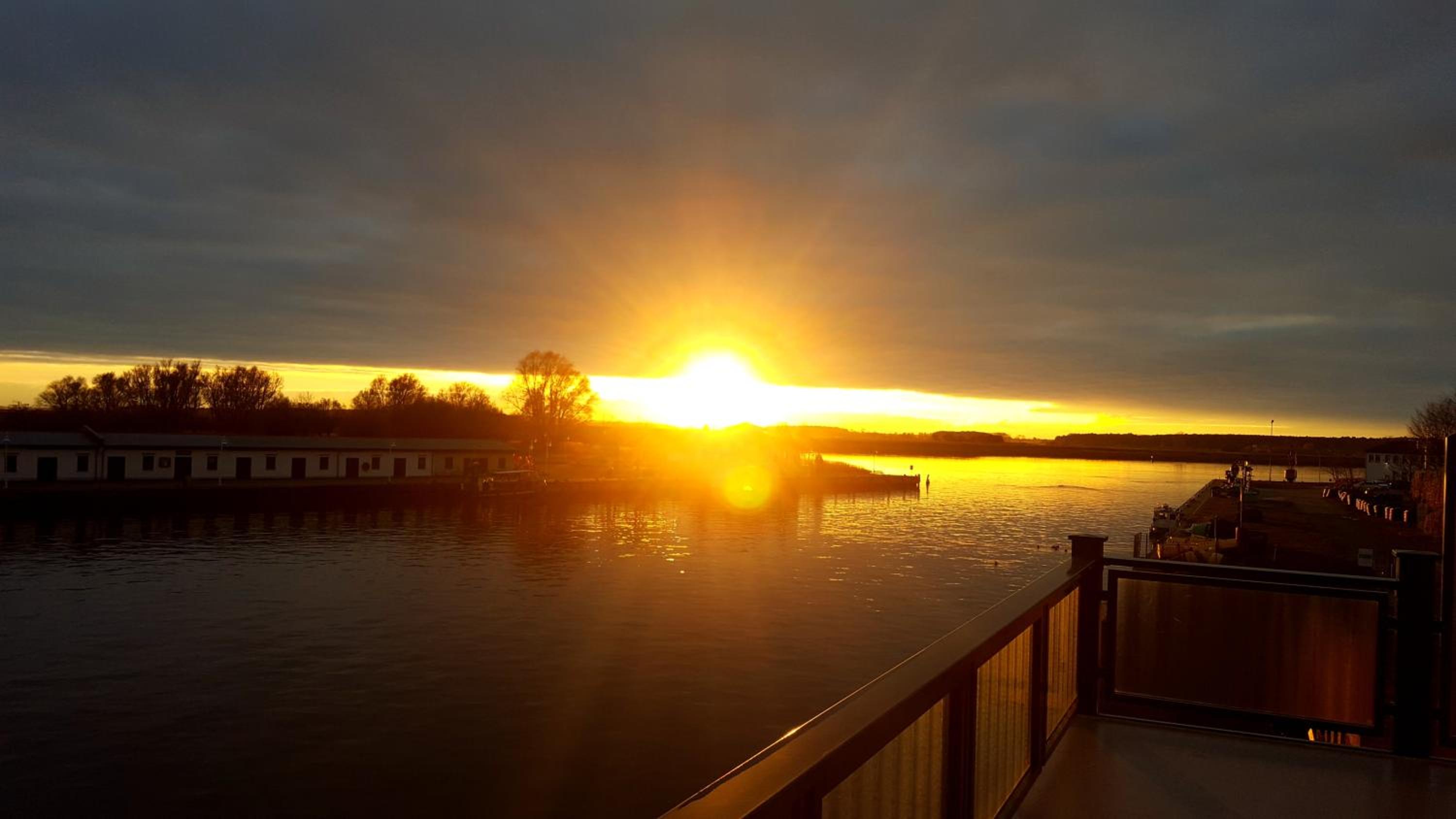 Fewo Sonnensegler Usedom direkt am Yachthafen mit Terrasse Parkplatz WLAN