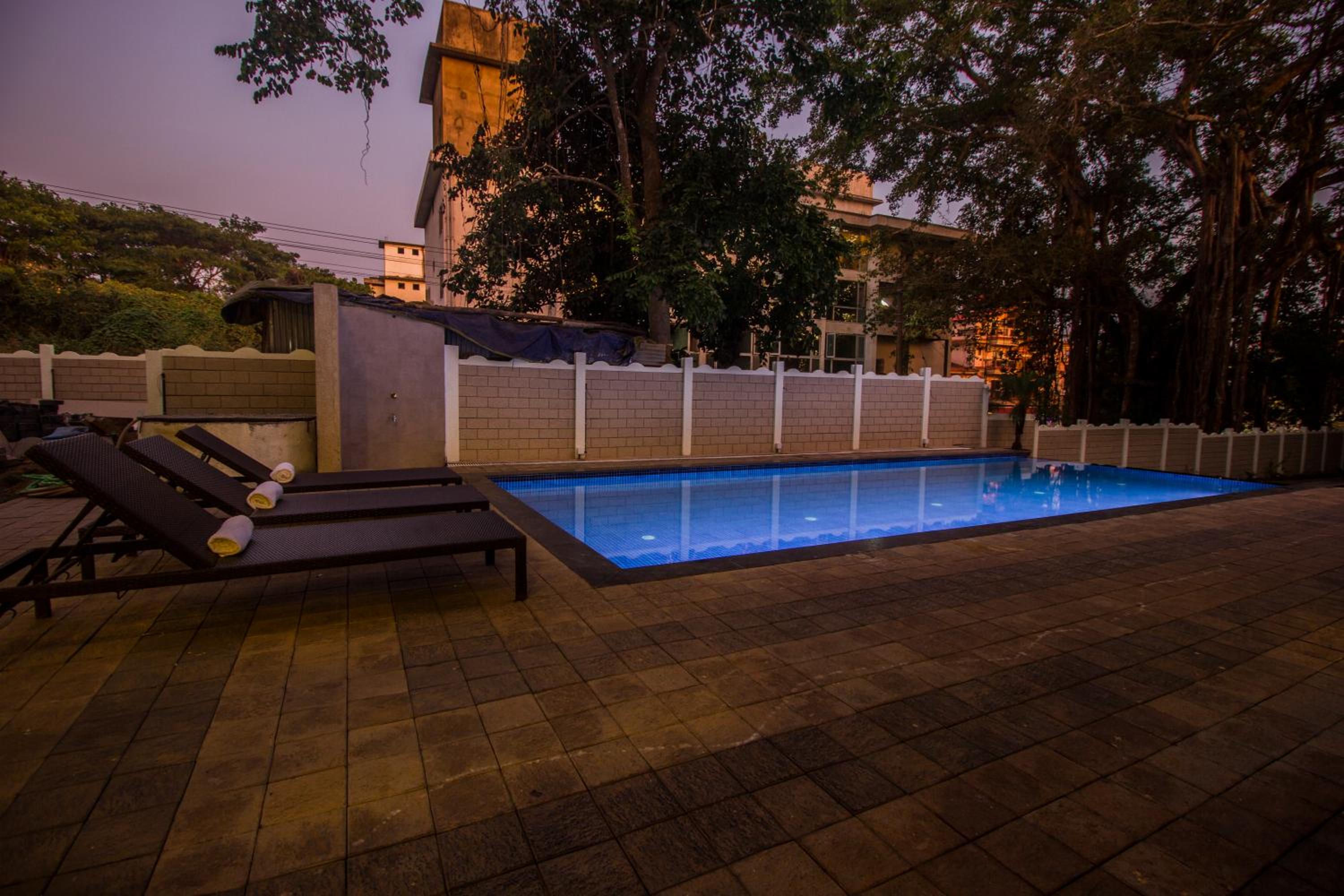 Woodside Retreat Serviced Apartments, 100 meters from baga river view 2