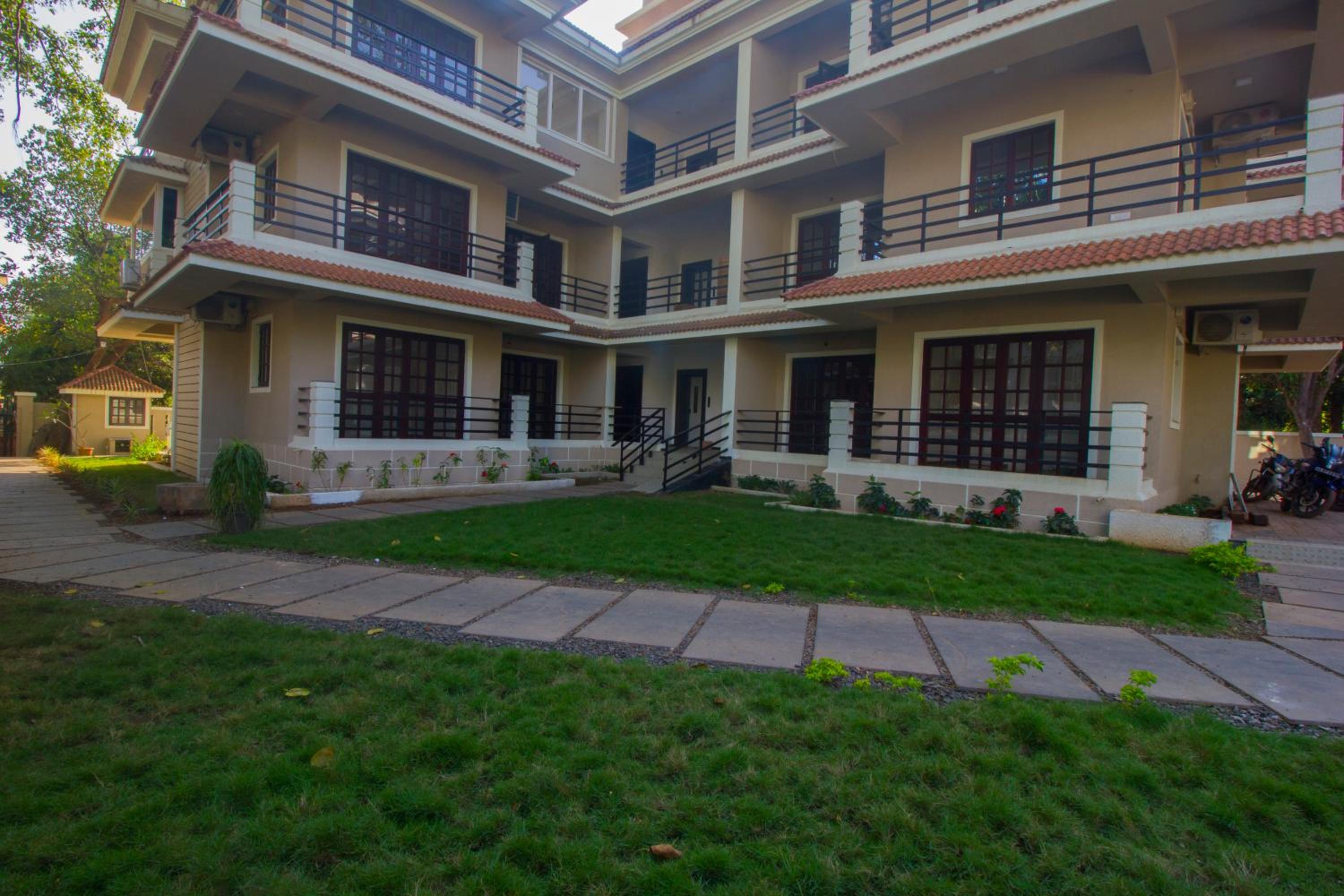 Woodside Retreat Serviced Apartments, 100 meters from baga river view 3