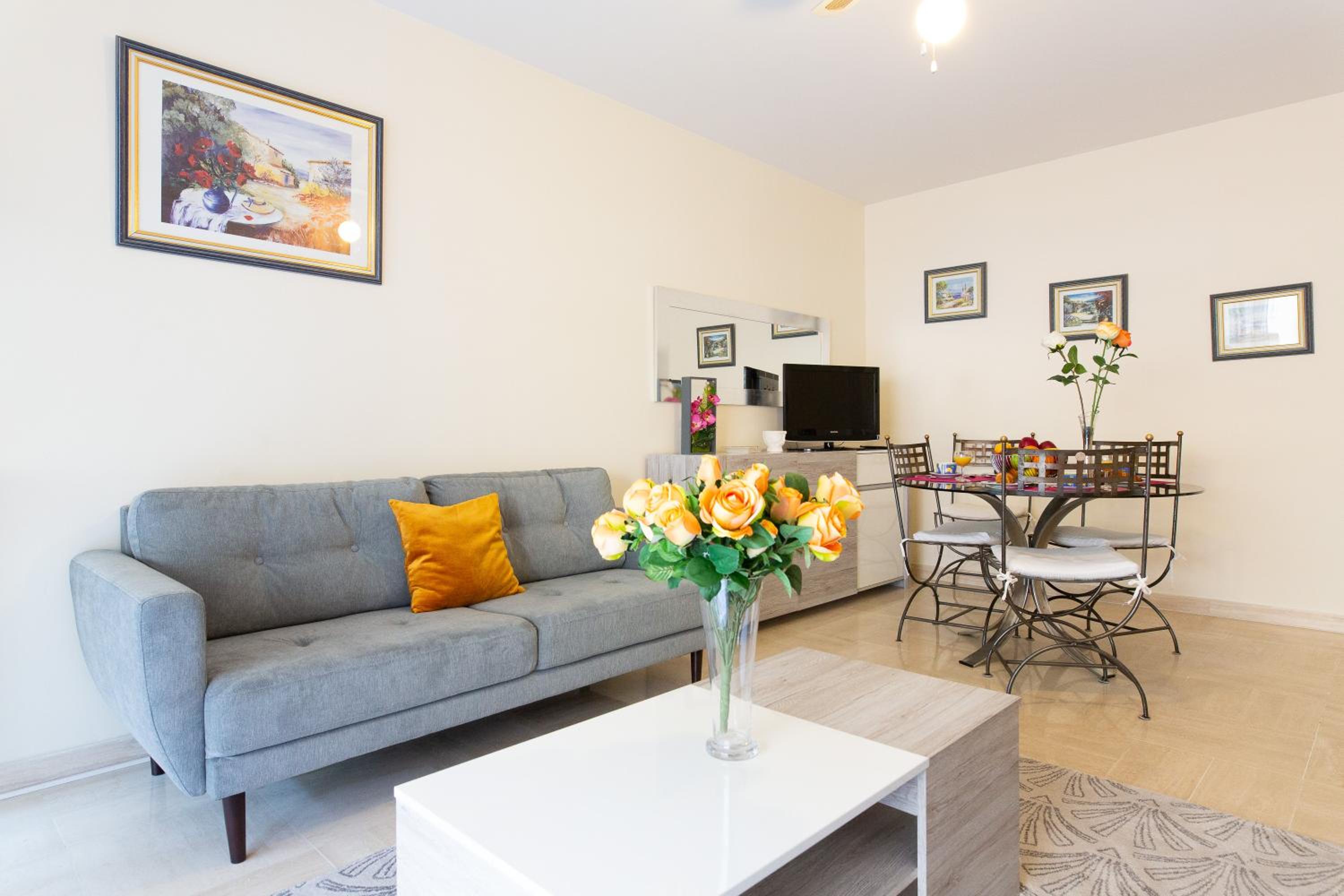 Palais Royal YourHostHelper photo 5