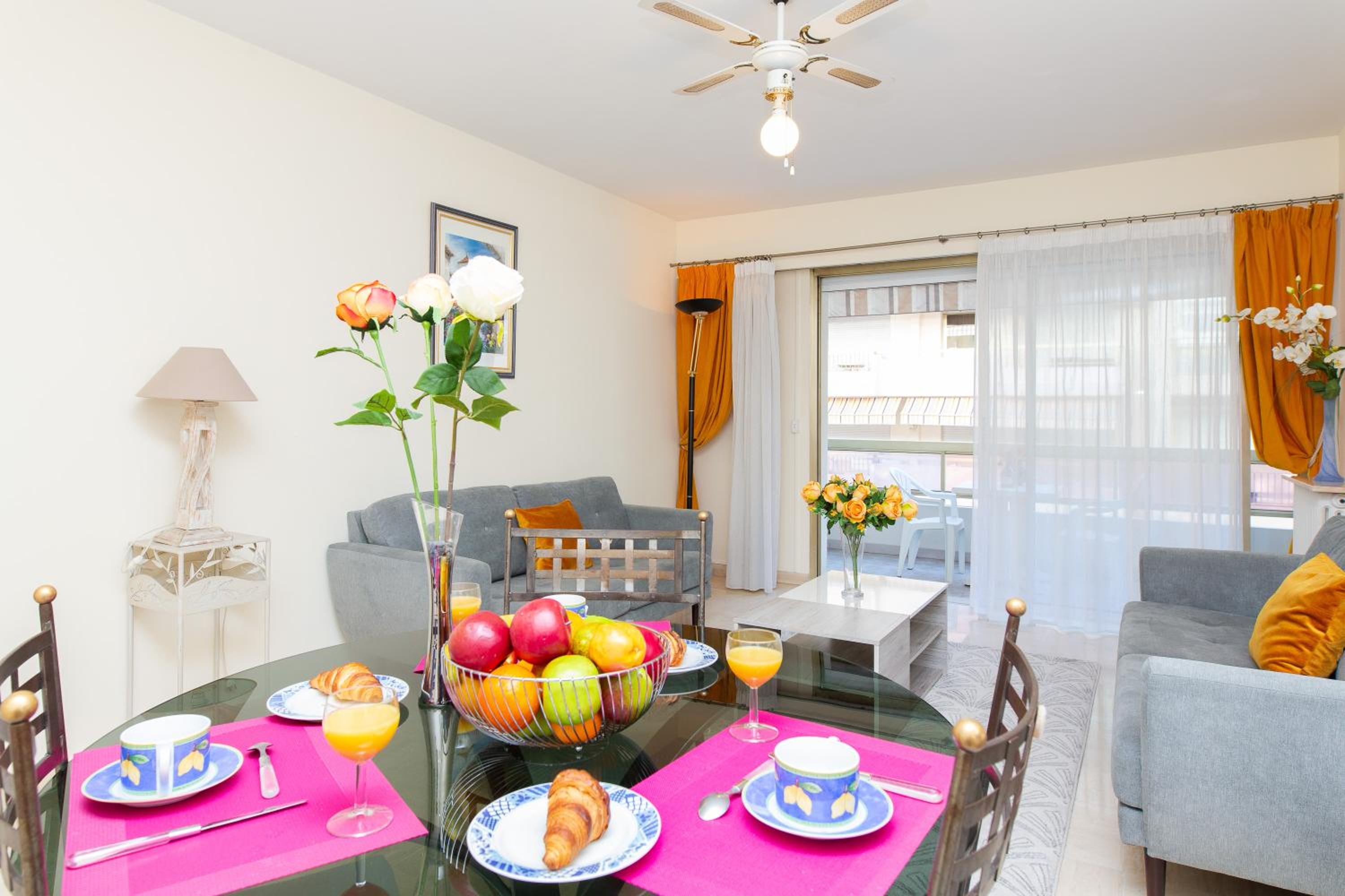 Palais Royal YourHostHelper photo 2