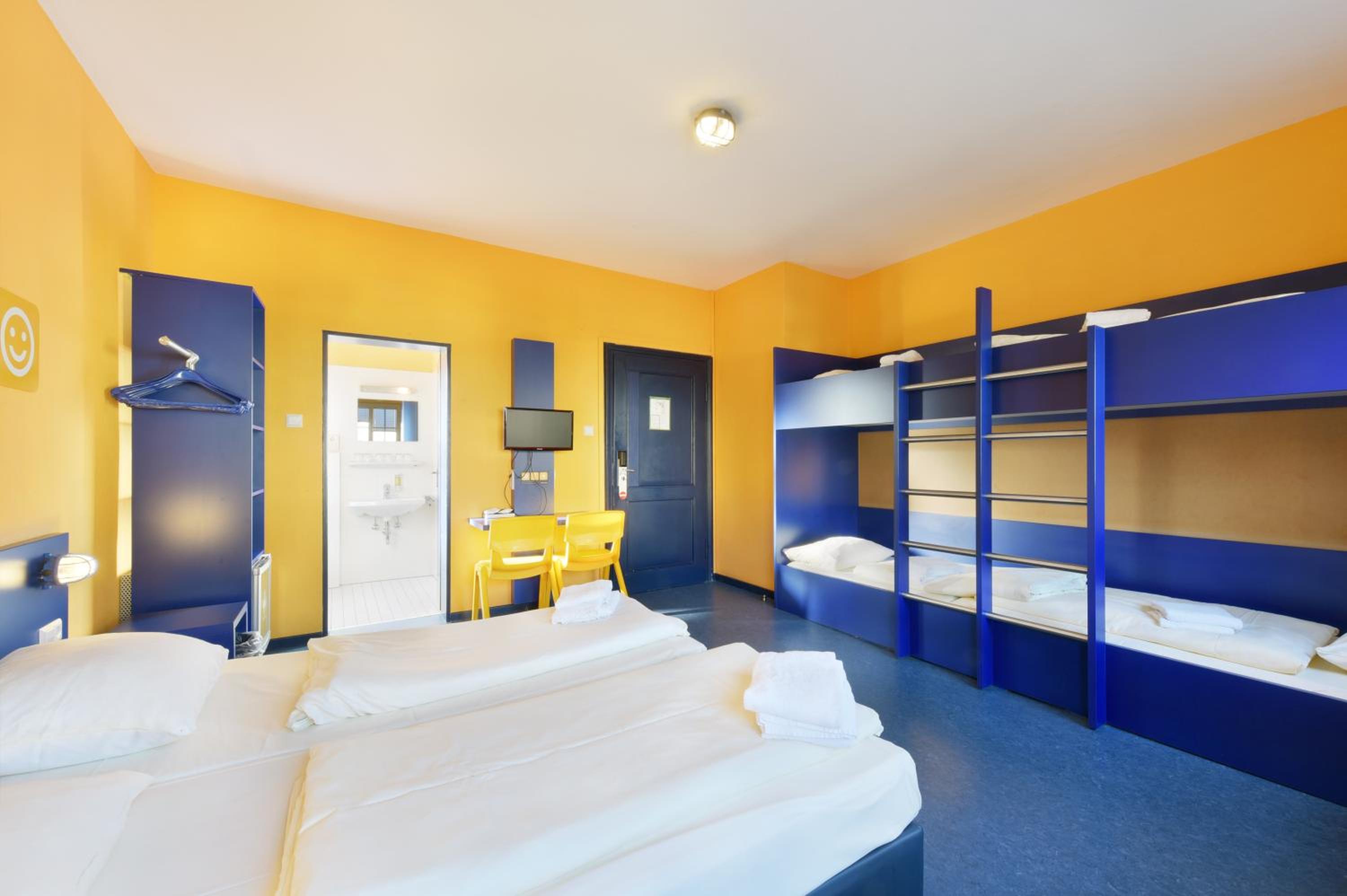 Hannover Vacations - Bed'nBudget Expo-Hostel Rooms - Property Image 8