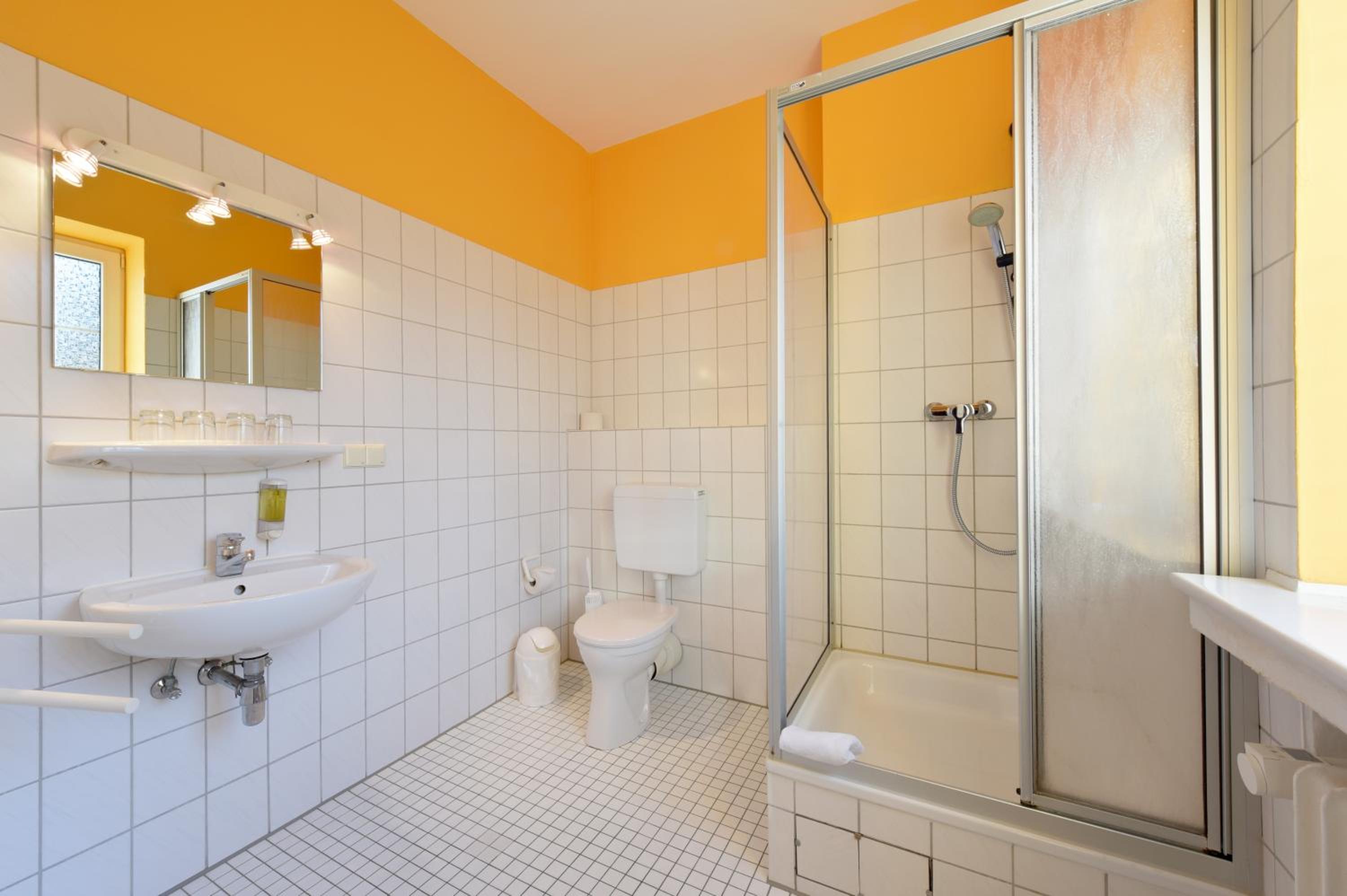 Hannover Vacations - Bed'nBudget Expo-Hostel Rooms - Property Image 6