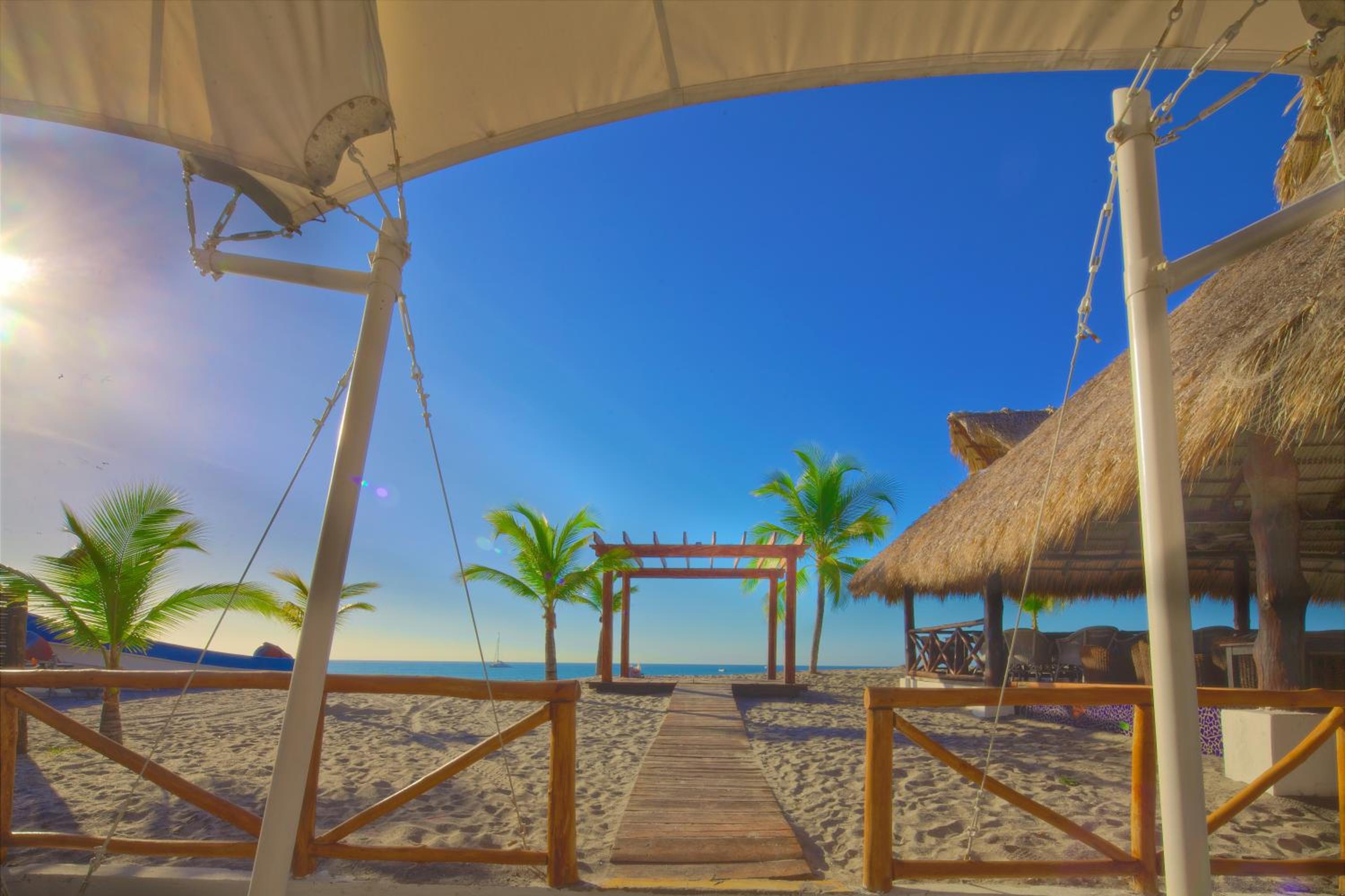 Playa Blanca Beach Resort - All Inclusive