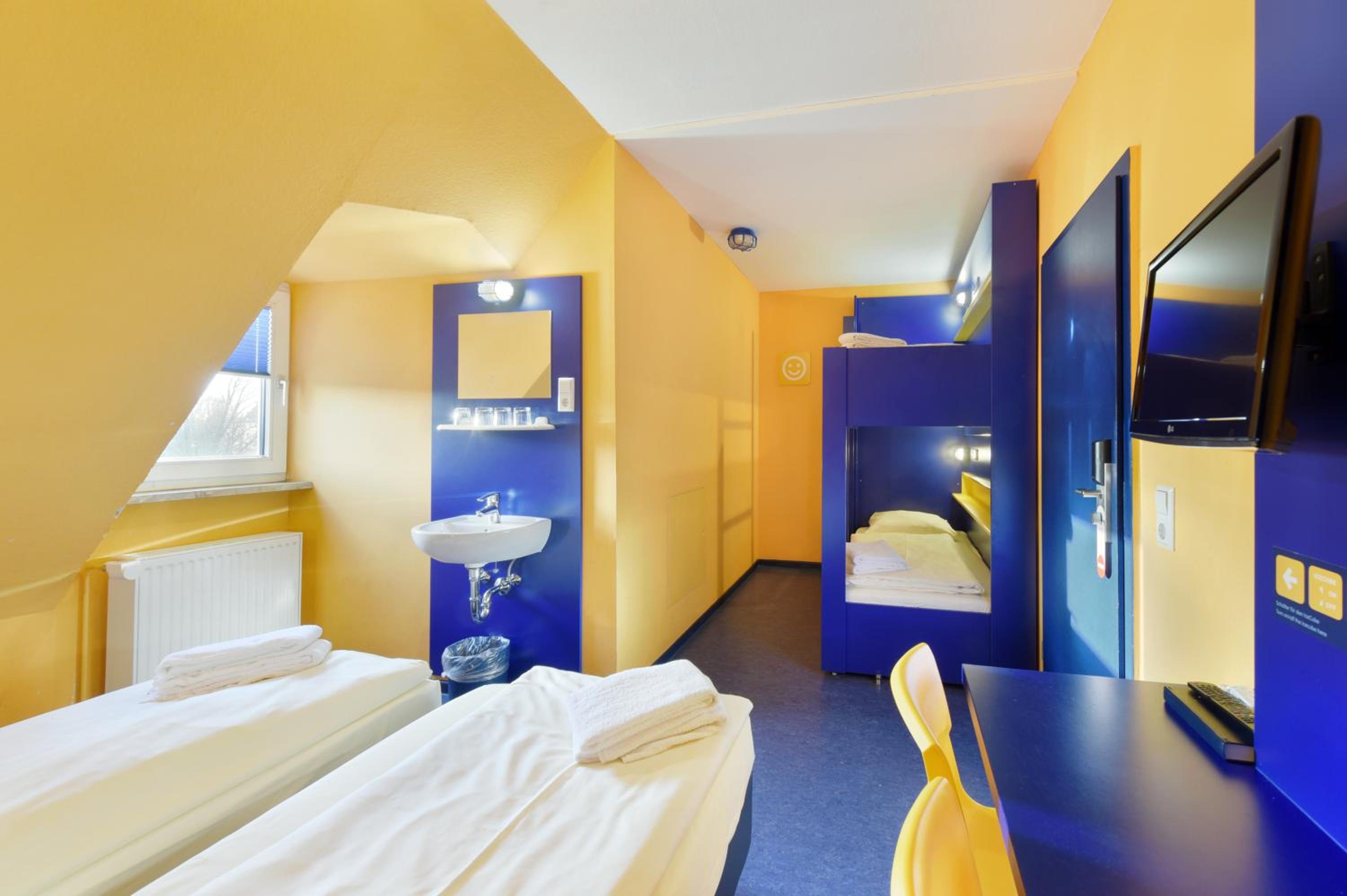 Bed’nBudget Expo-Hostel Dorms view 3