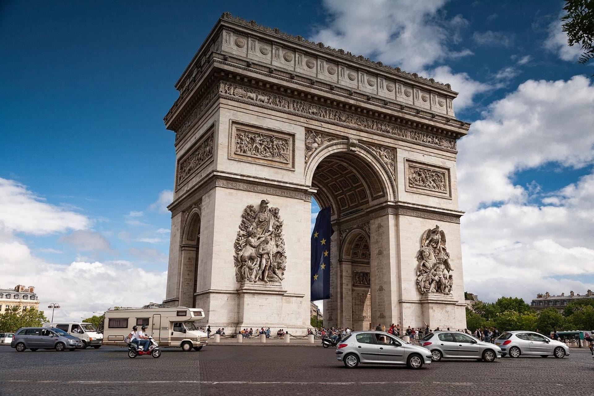ARC de TRIOMPHE - FOCH PALACE