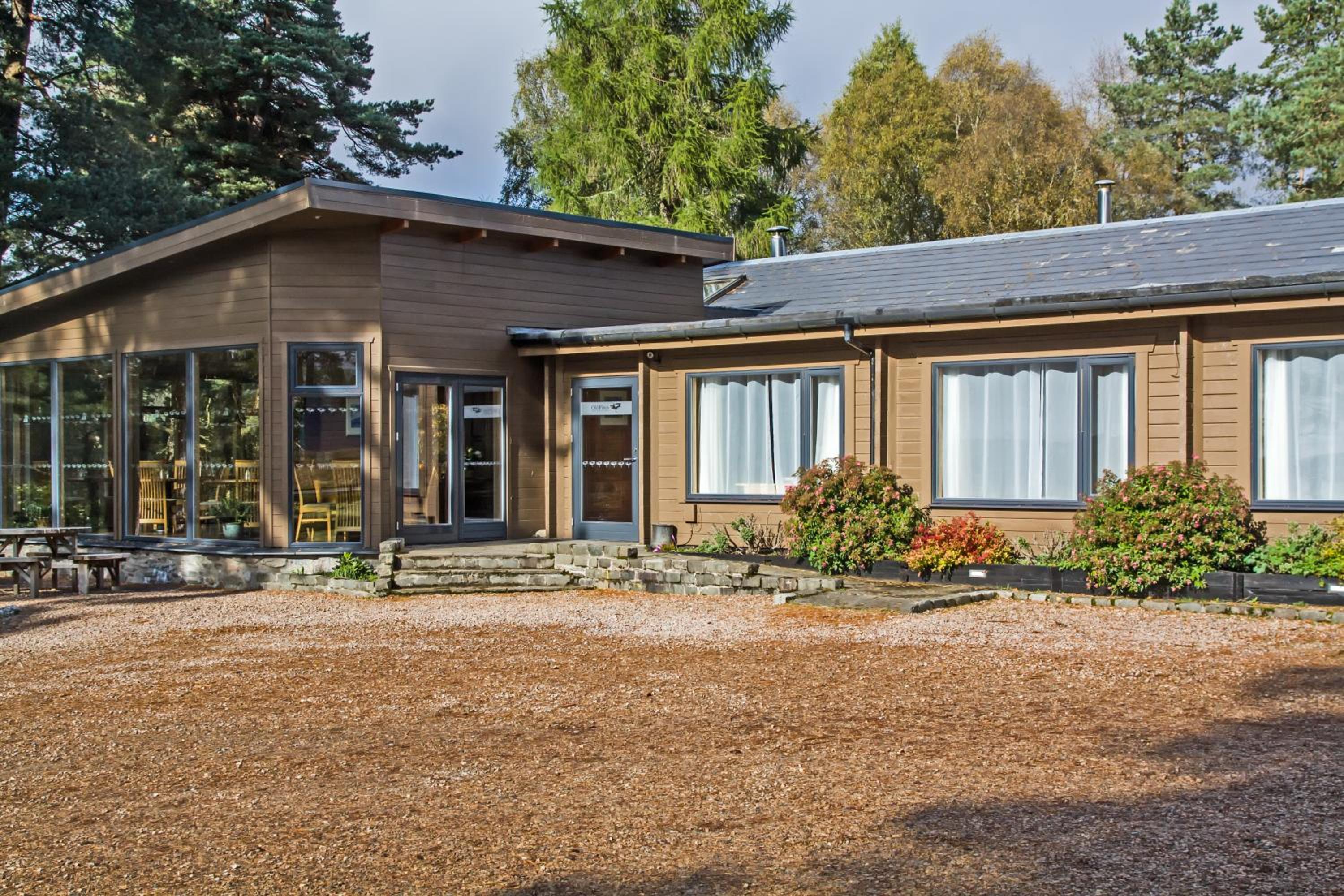 Hotel Old Pines Hotel And Restaurant - Image 1