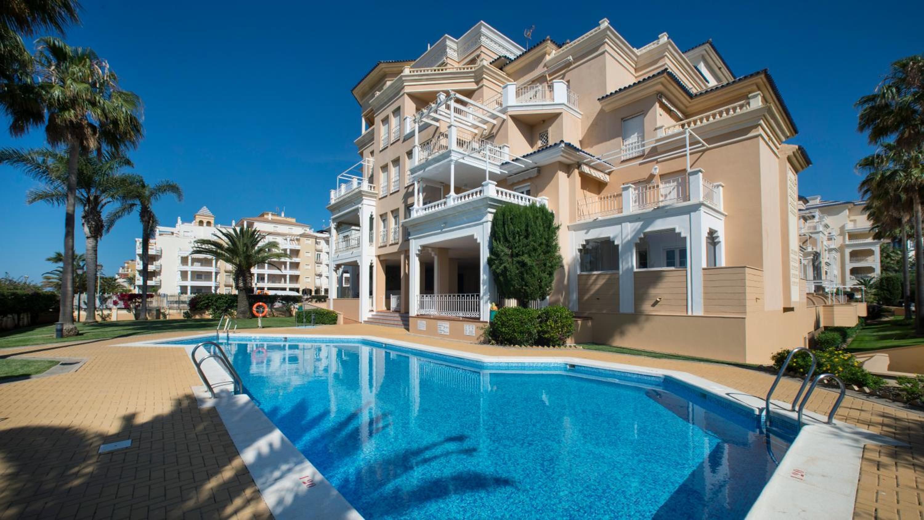 Hotel Leo Rentals - Image 1